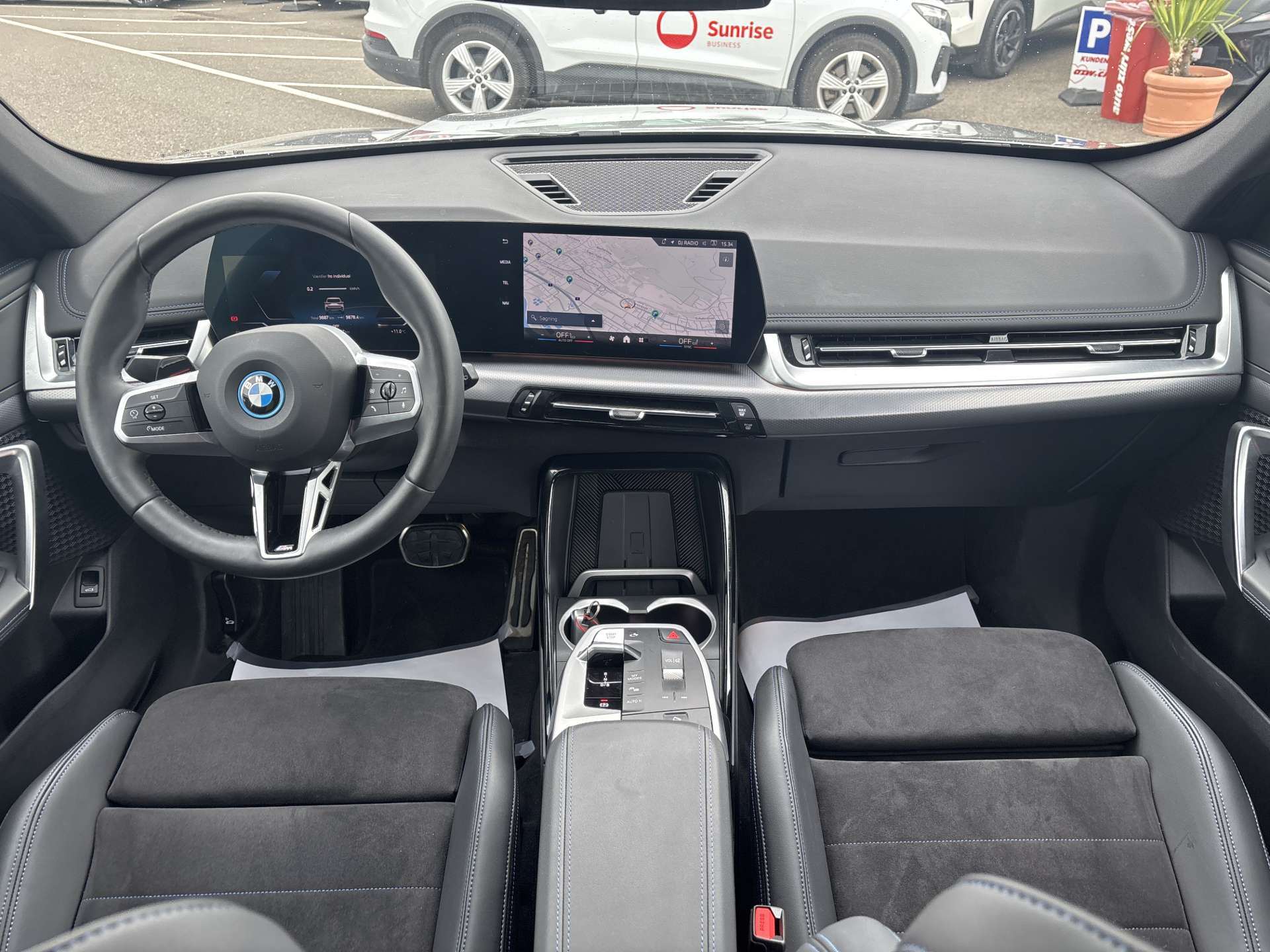 BMW iX1 xDrive 30 M Sport 306PS Automat-image-14