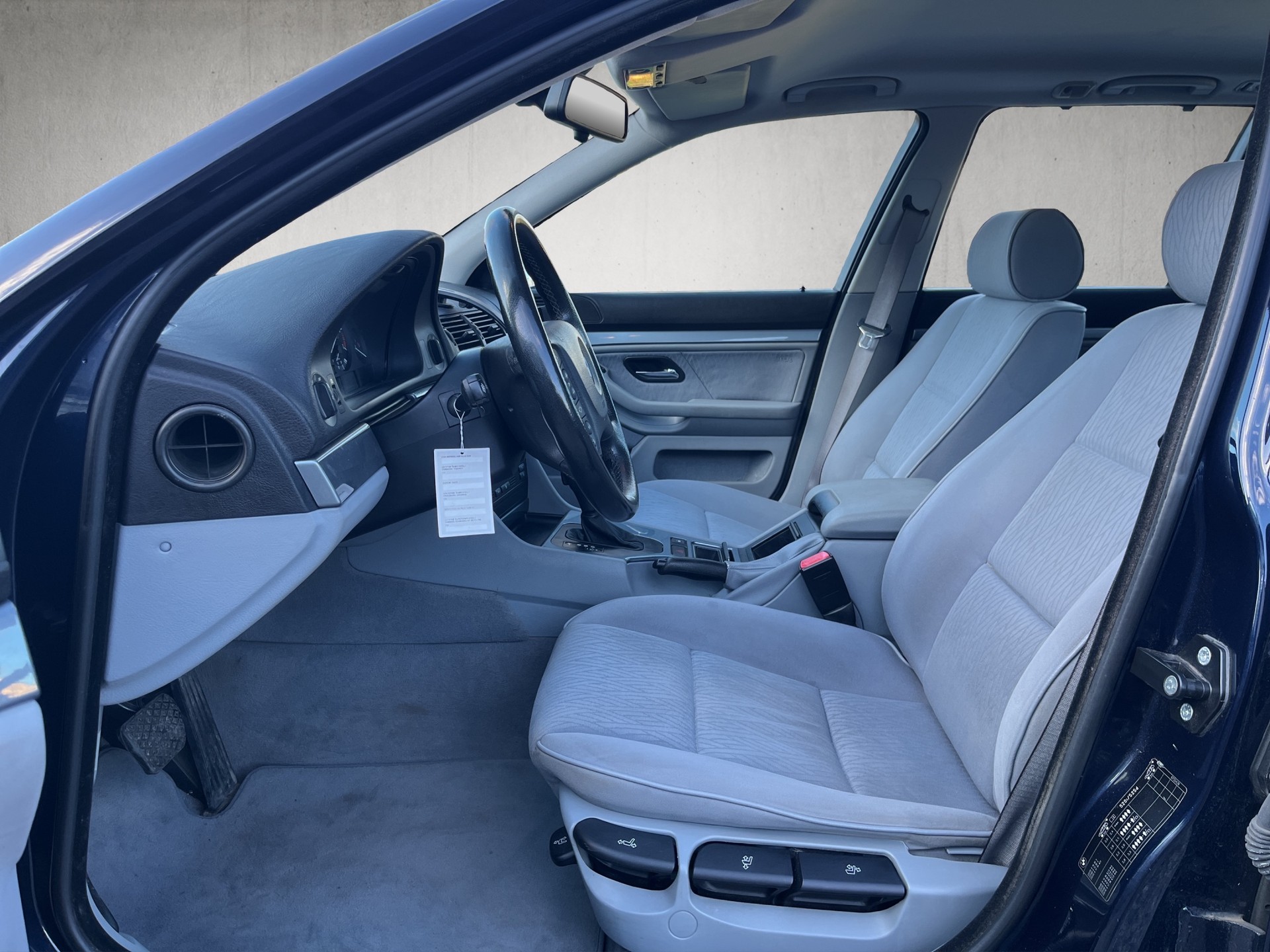 BMW 520i Touring-image-8