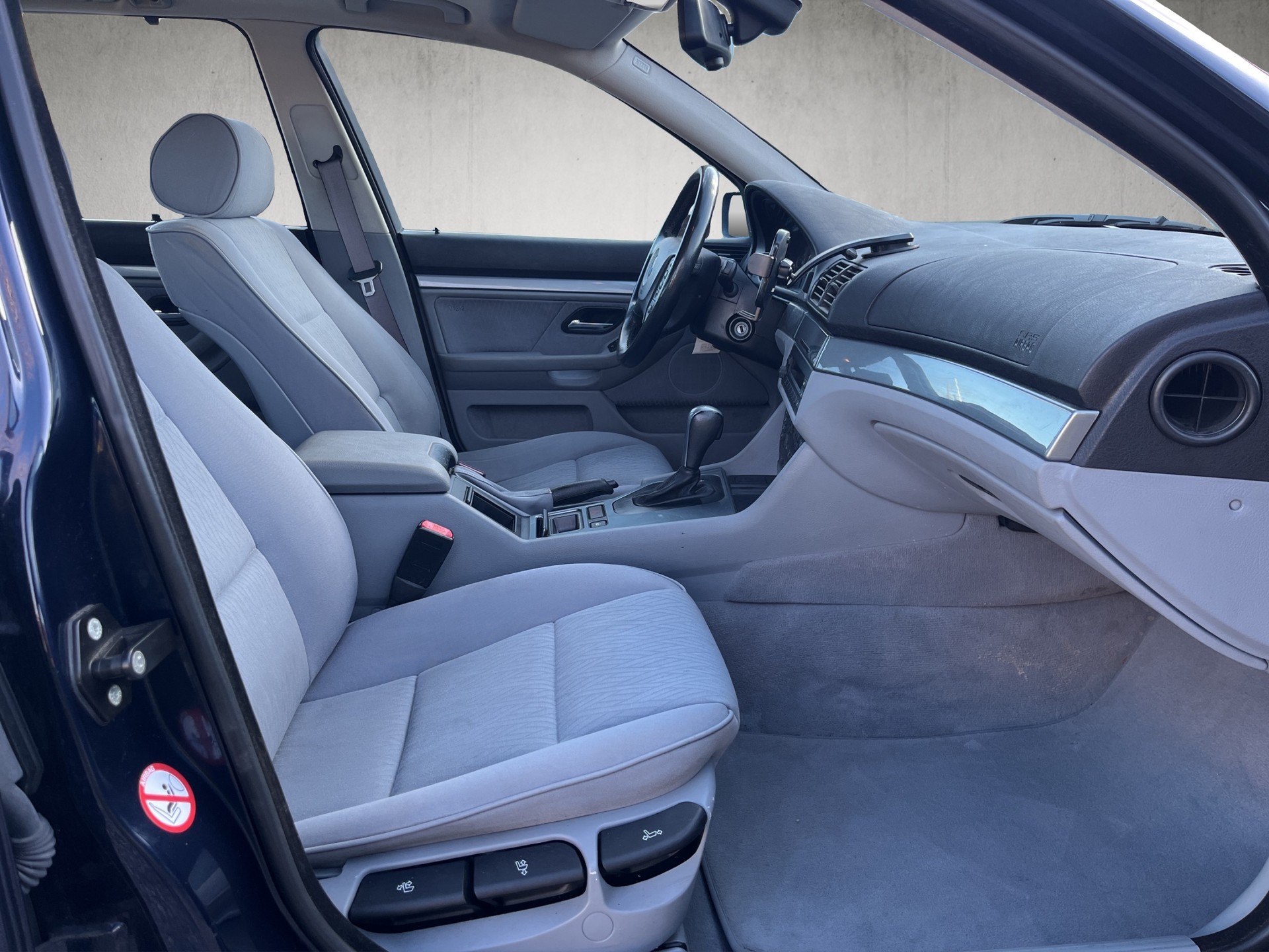 BMW 520i Touring-image-9