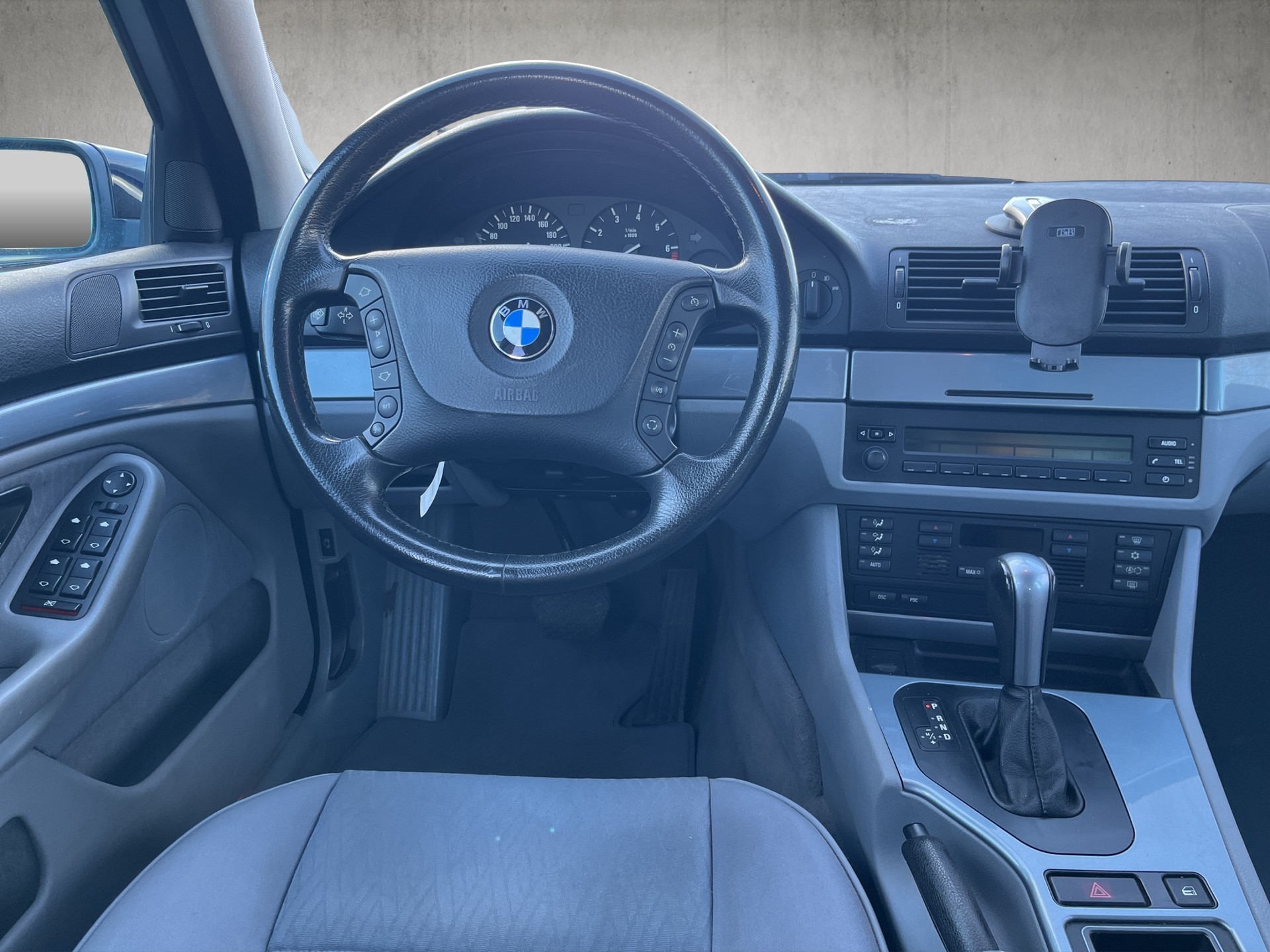 BMW 520i Touring-image-12