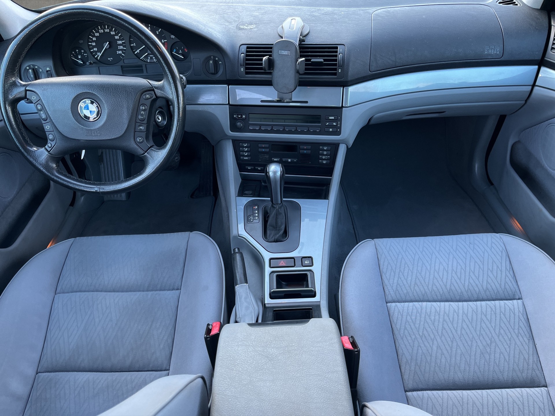 BMW 520i Touring-image-11