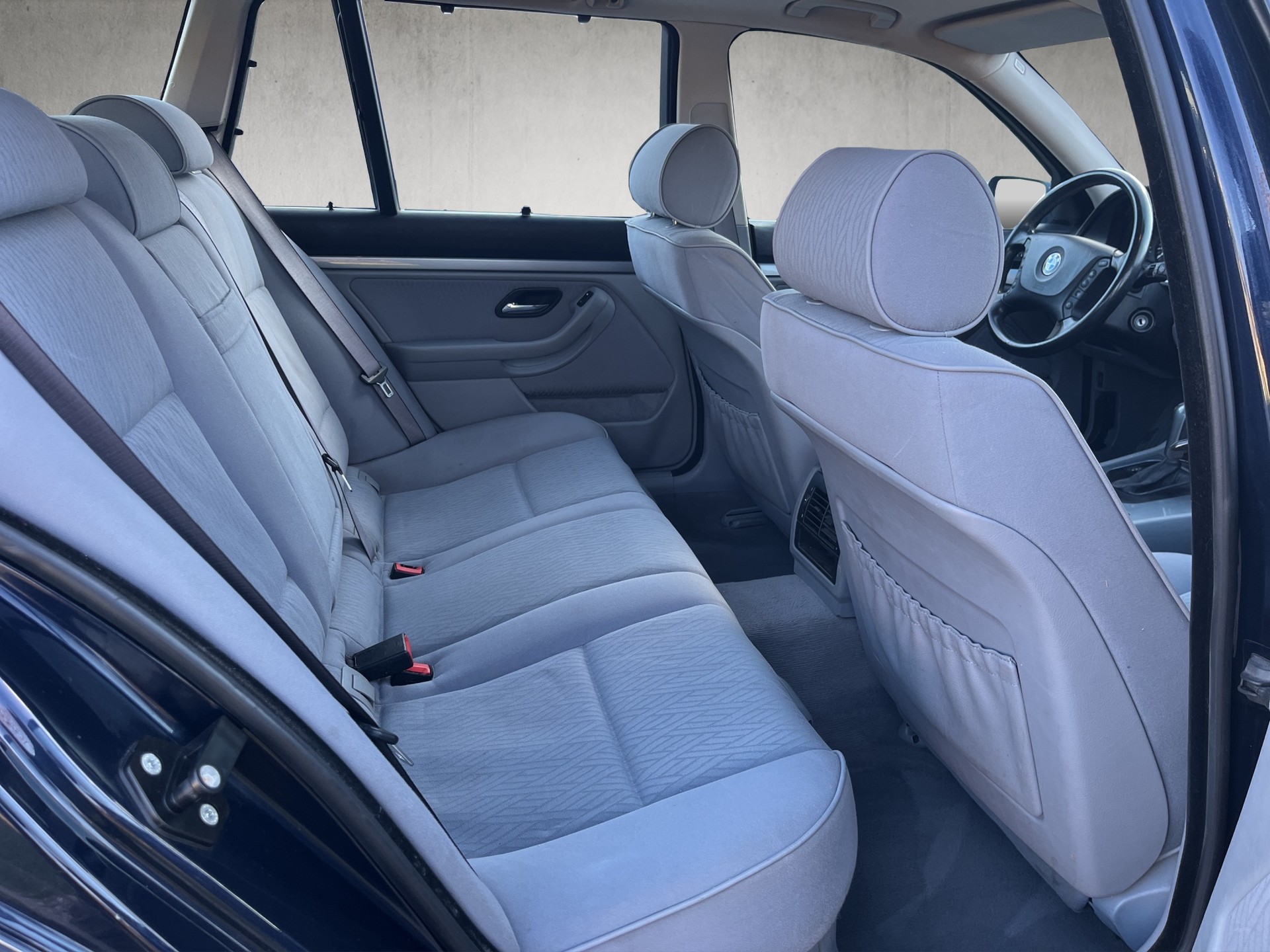 BMW 520i Touring-image-10