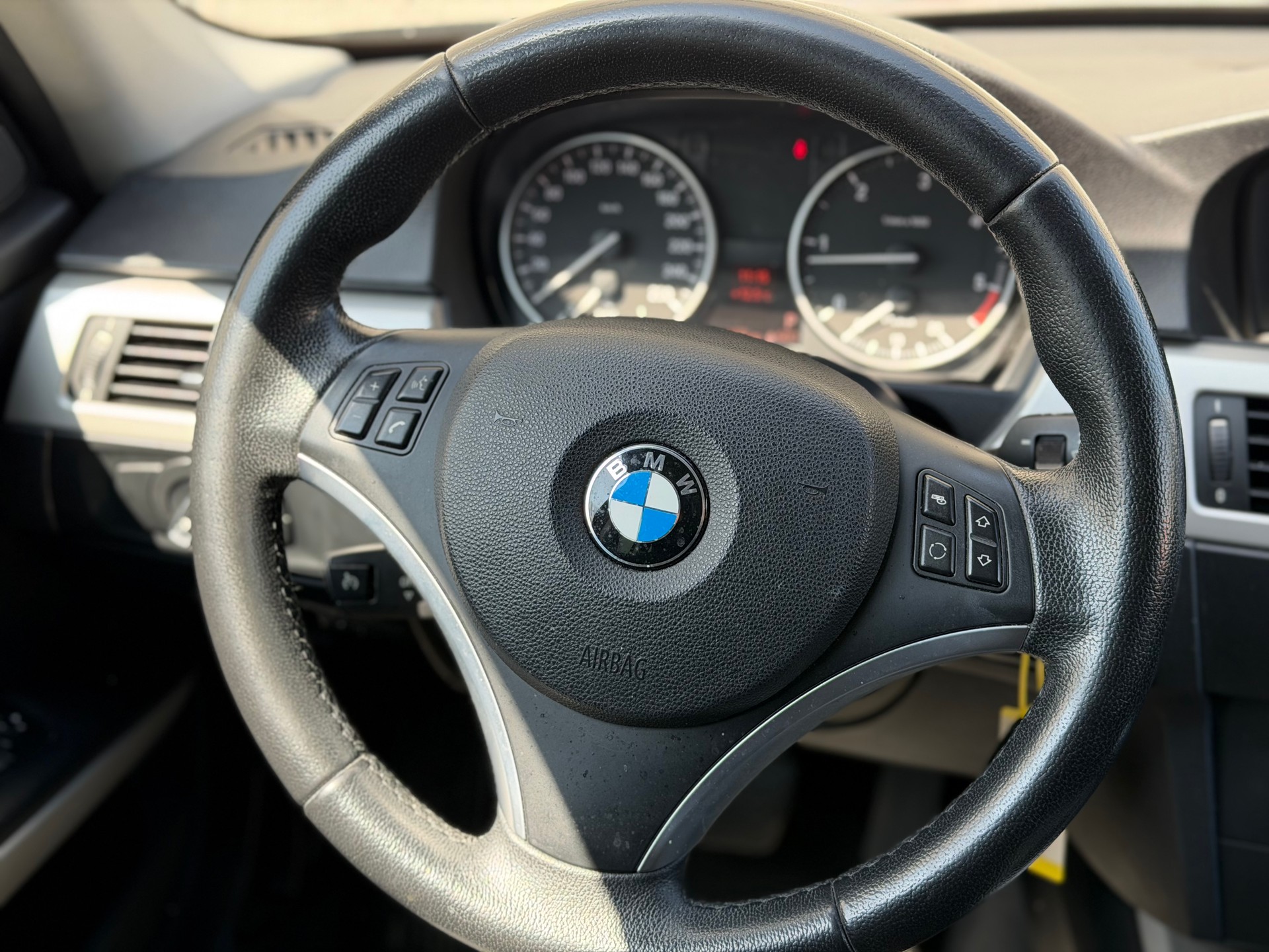 BMW 320d Touring Dynamic Edition Steptronic-image-8