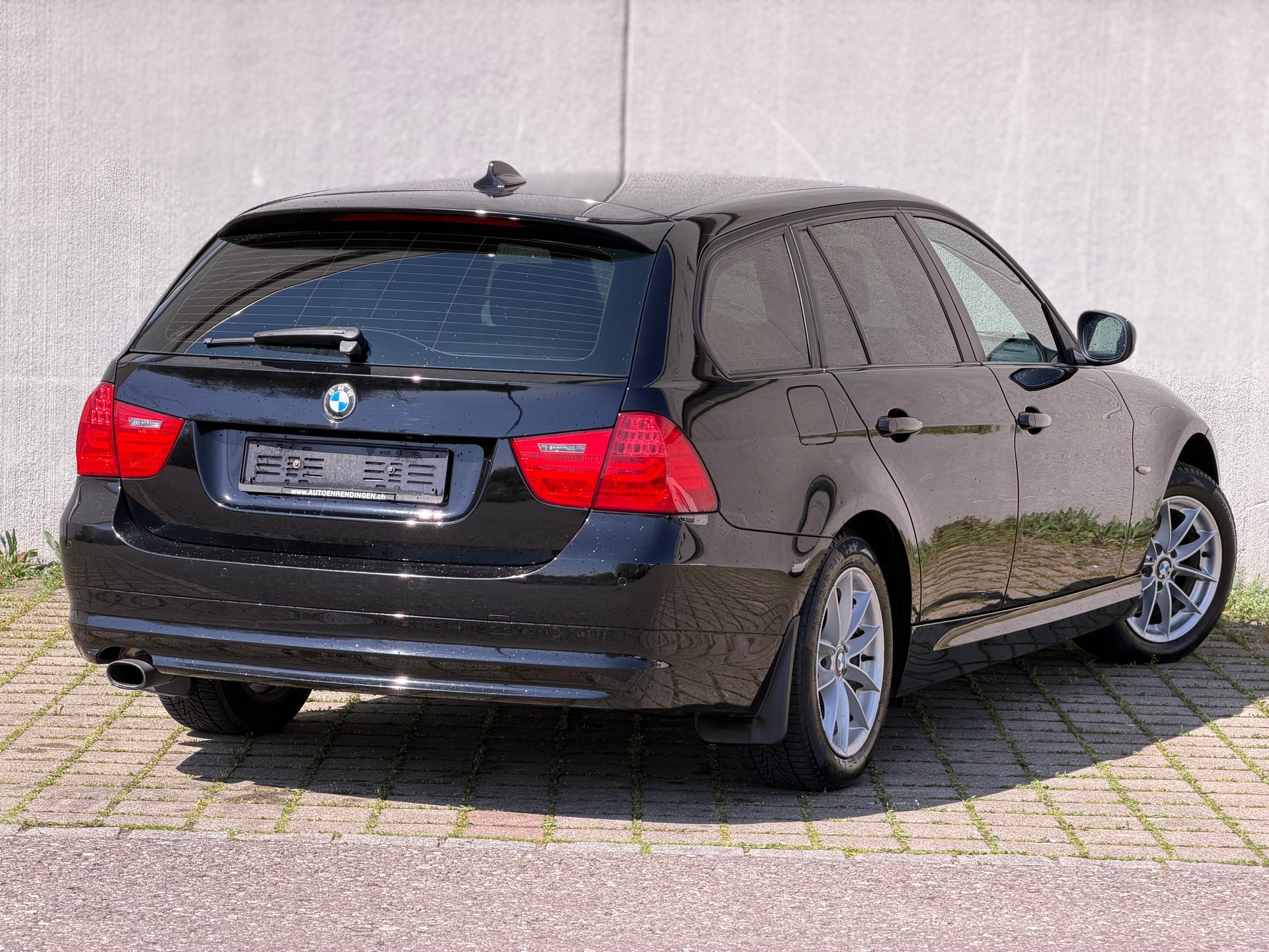 BMW 320d Touring Dynamic Edition Steptronic-image-3