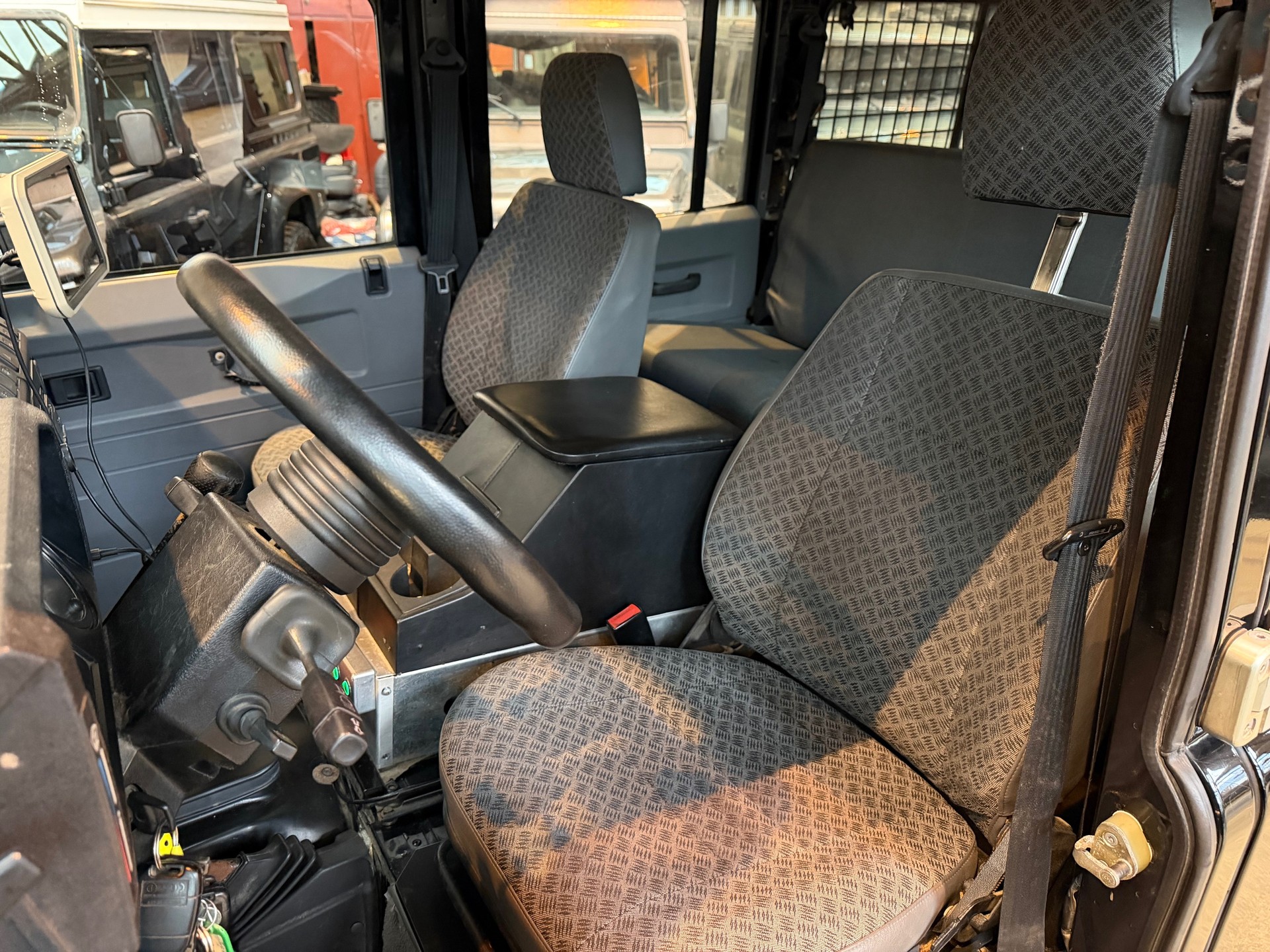LAND ROVER Defender 110 SW 2.5 Td5-image-6