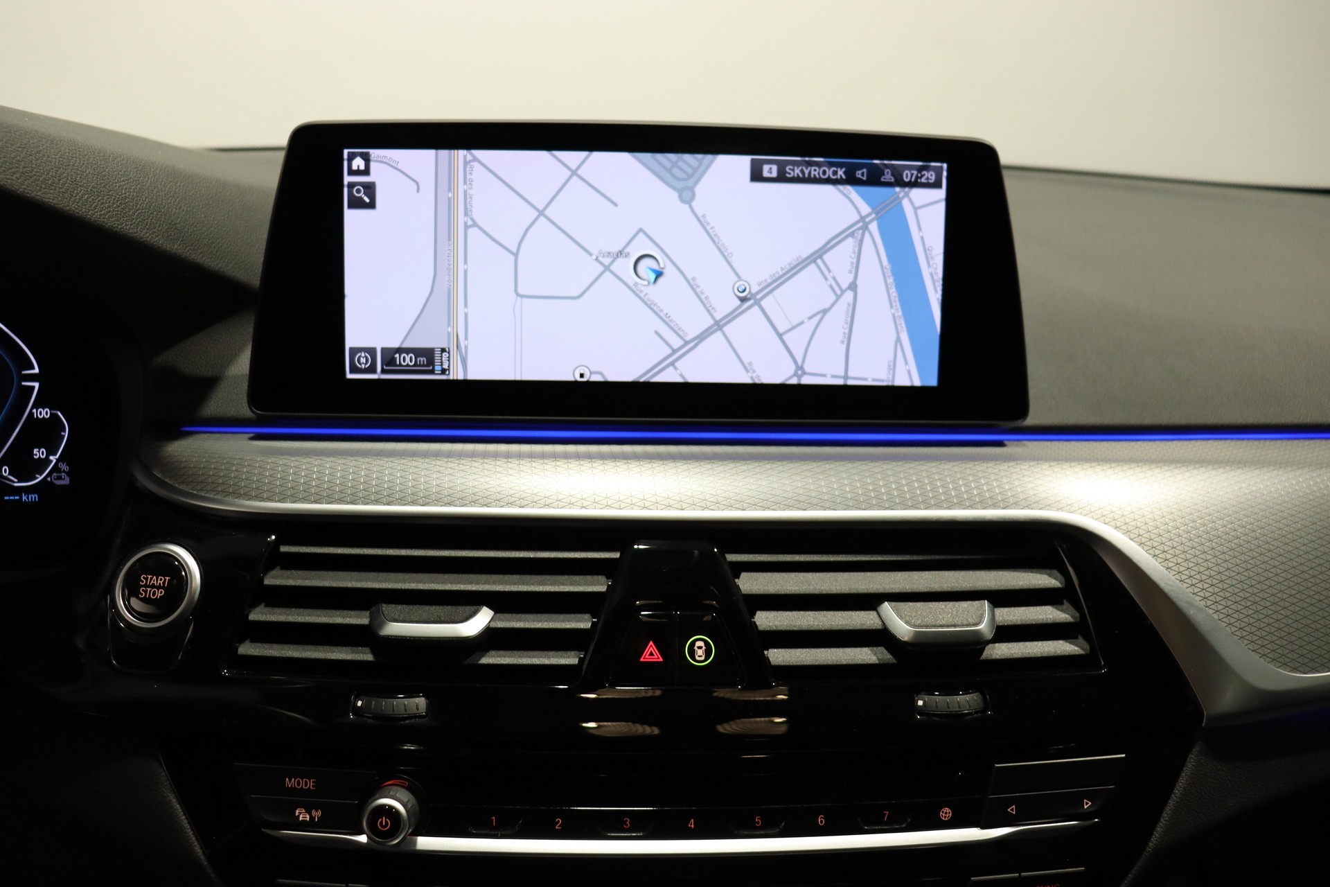 BMW 530e xDrive paddles-image-16
