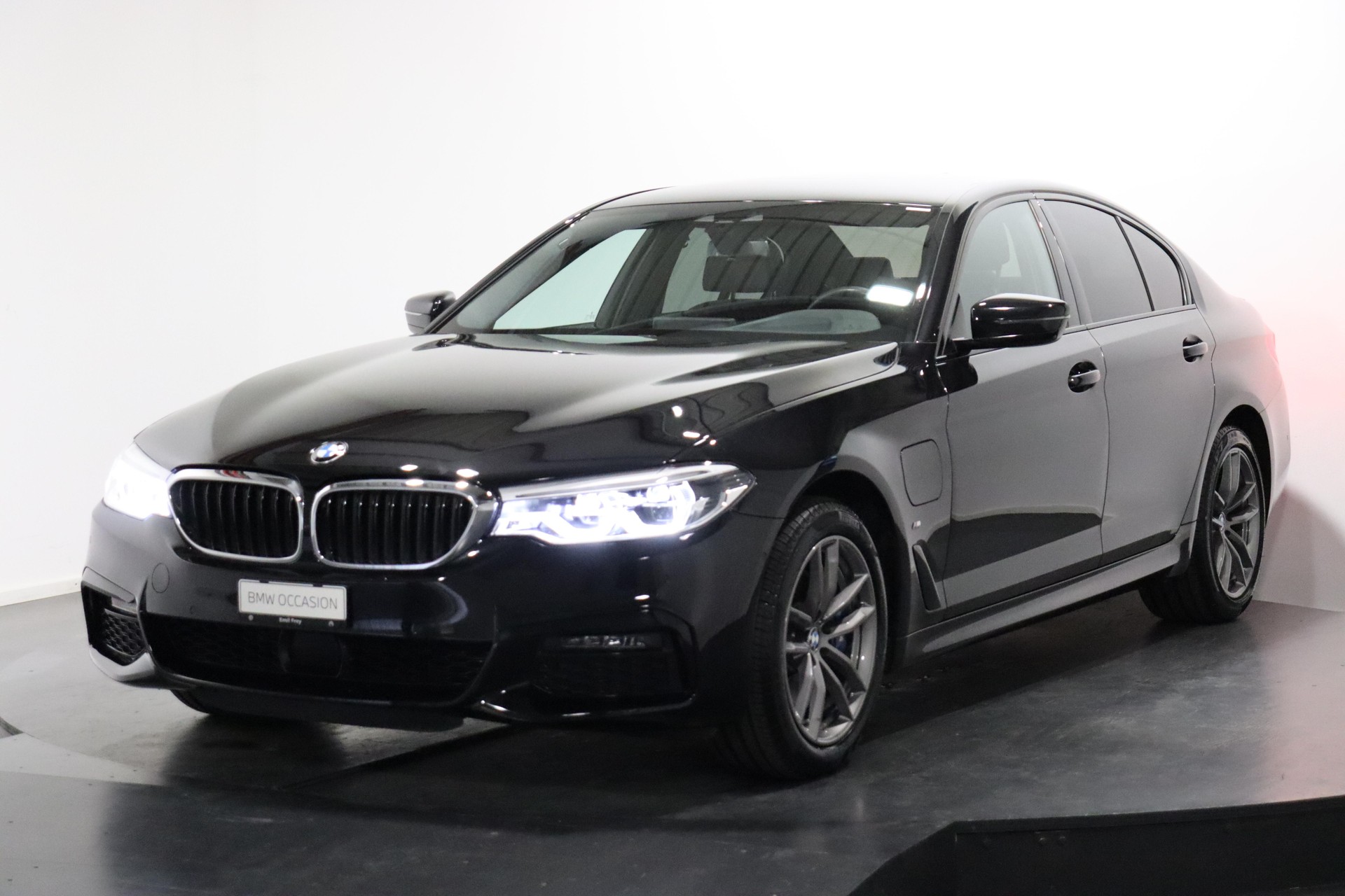 BMW 530e xDrive paddles-image-0
