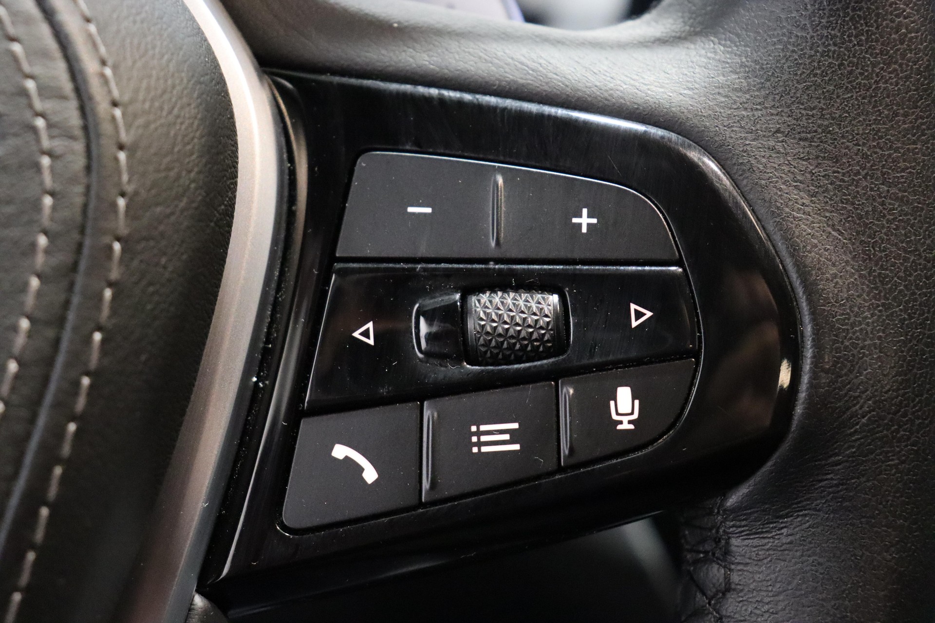 BMW 530e xDrive paddles-image-19