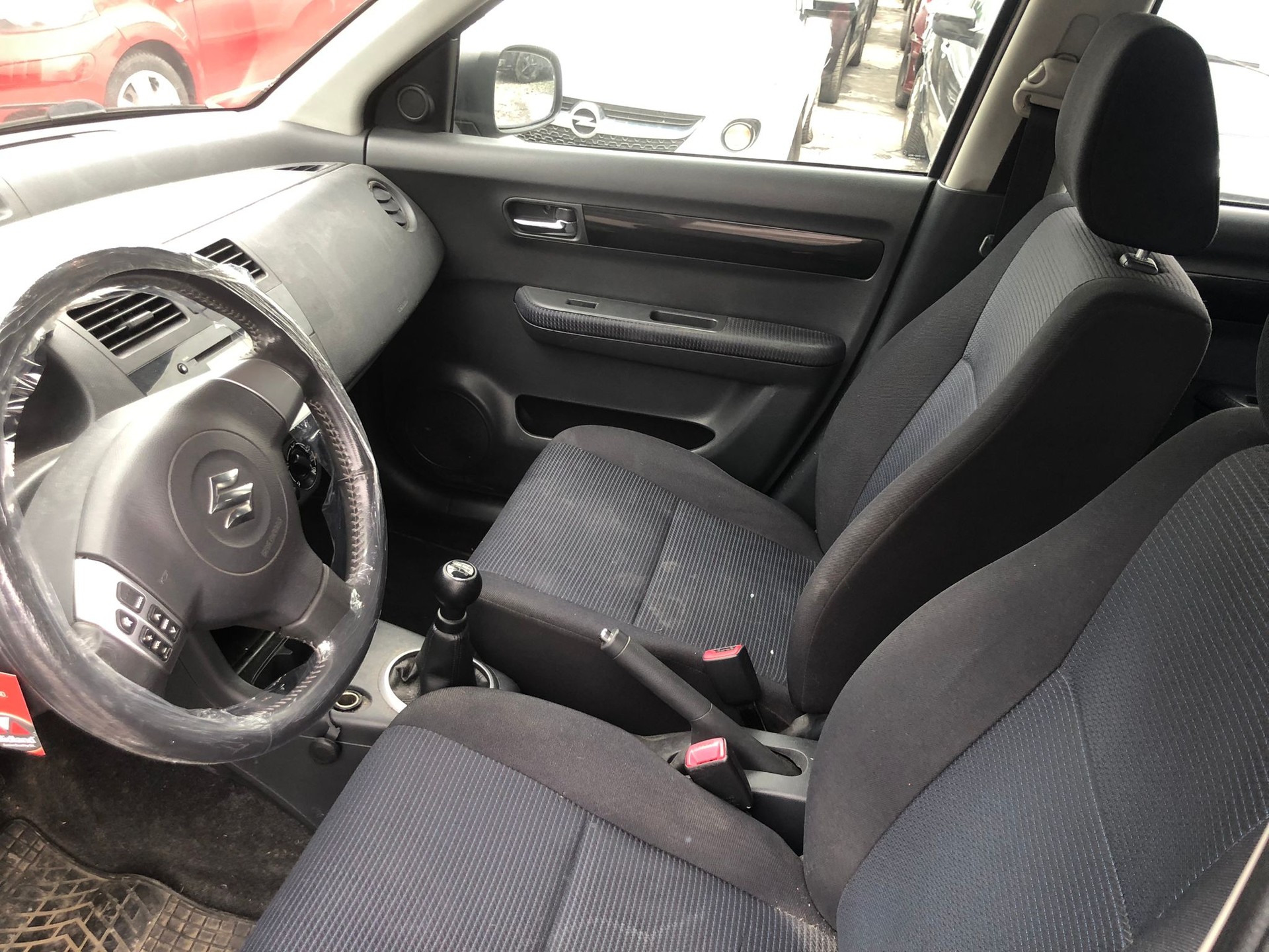 SUZUKI Swift 1.3i 16V GL Top Piz Sulai LE 4x4-image-12