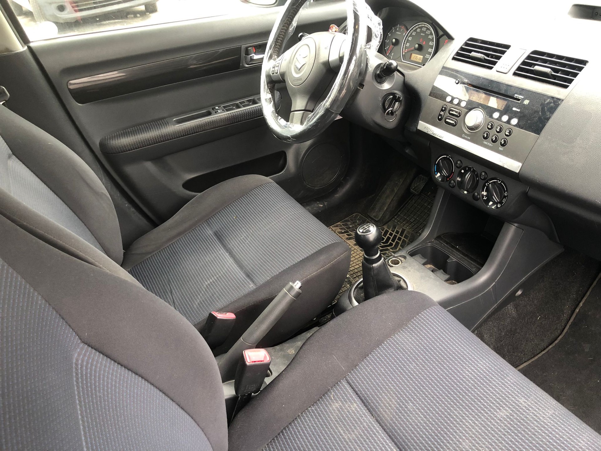 SUZUKI Swift 1.3i 16V GL Top Piz Sulai LE 4x4-image-5
