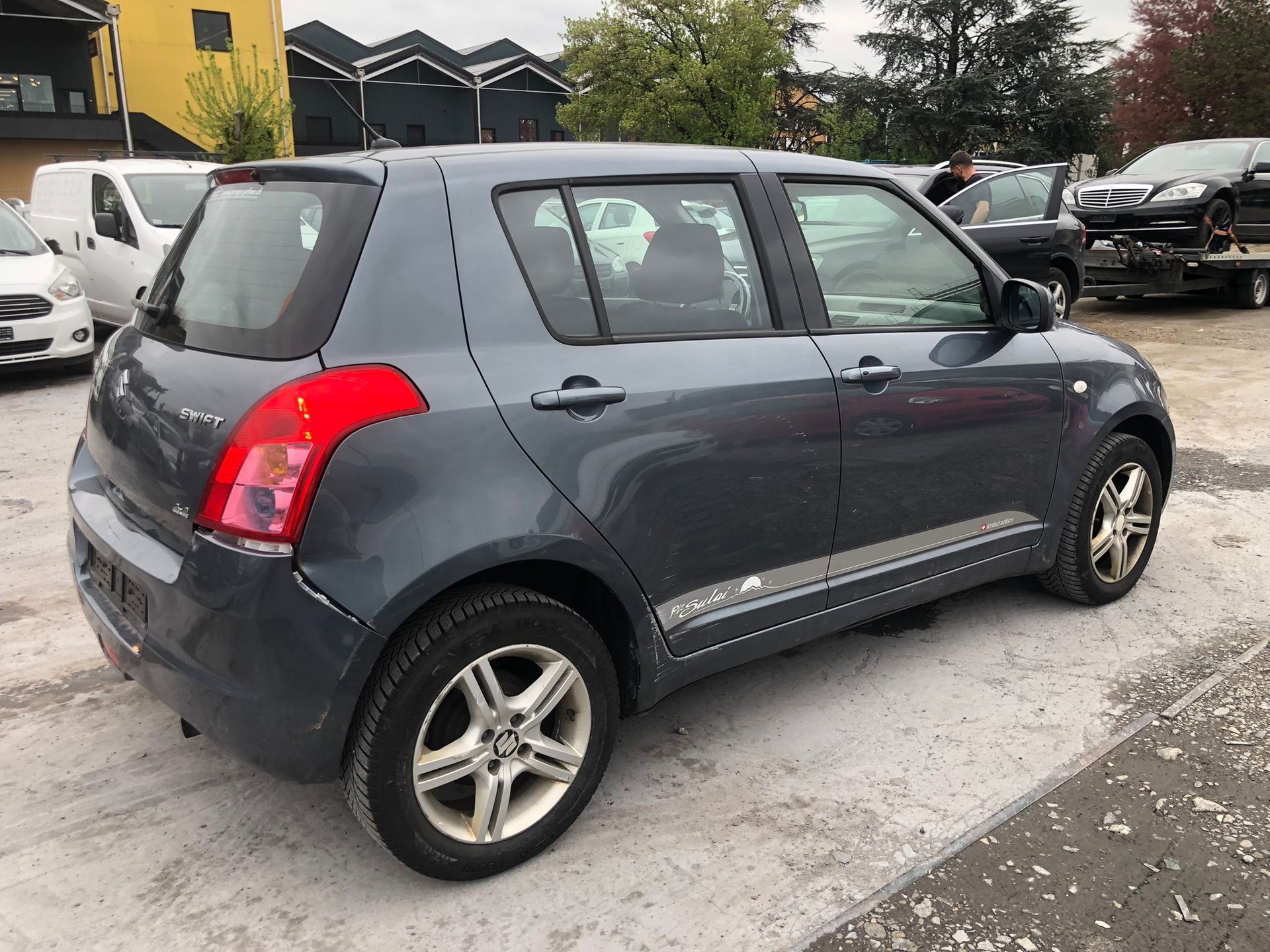 SUZUKI Swift 1.3i 16V GL Top Piz Sulai LE 4x4-image-4