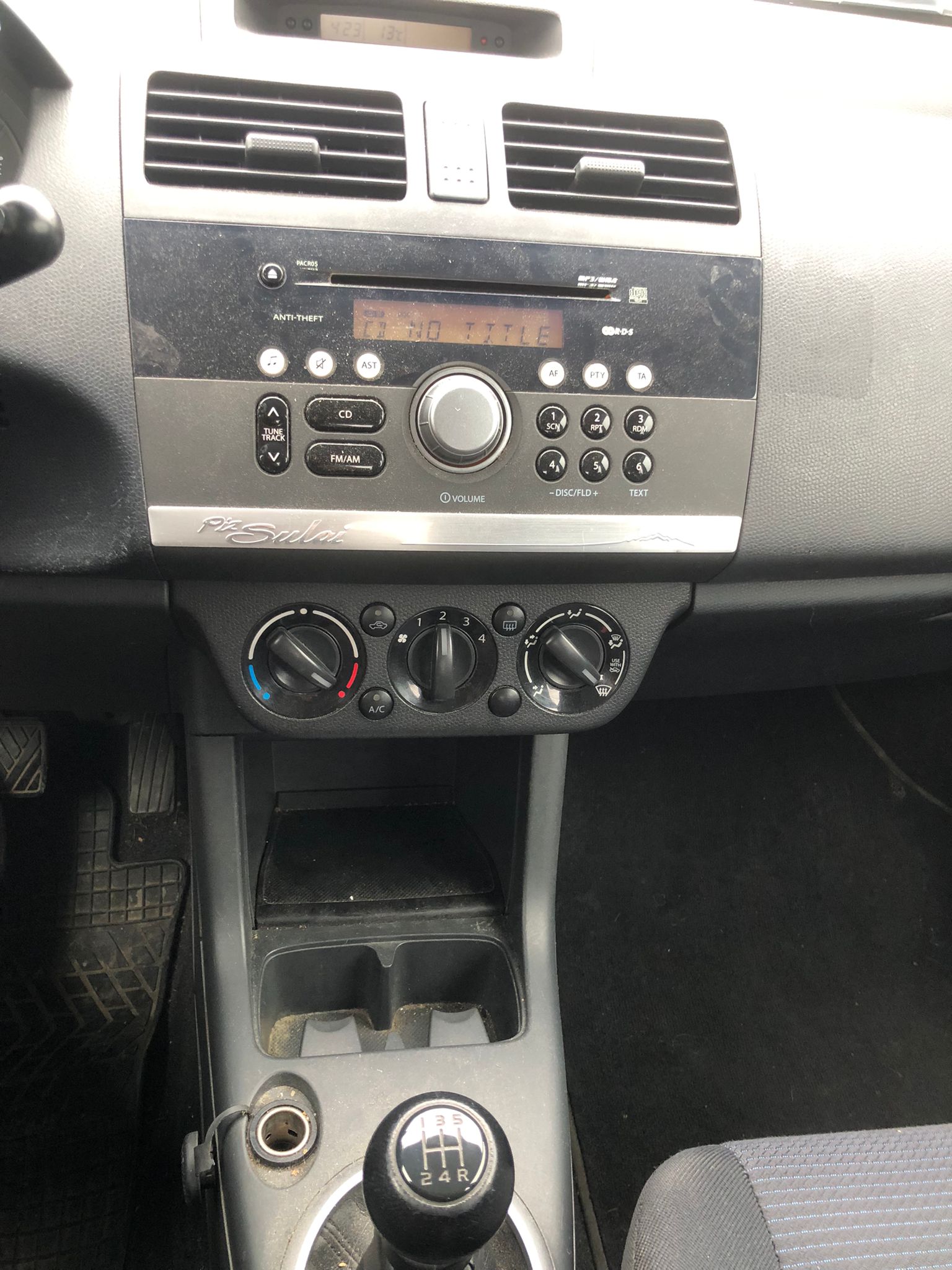 SUZUKI Swift 1.3i 16V GL Top Piz Sulai LE 4x4-image-10