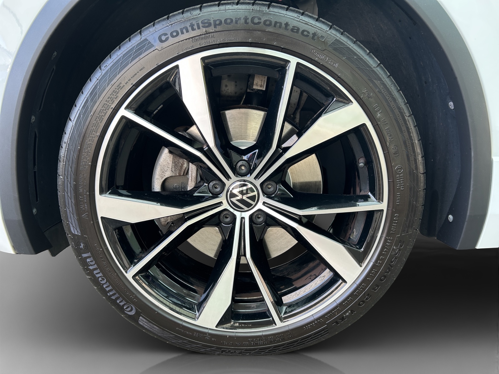VW Tiguan 2.0TSI R-Line 4Motion DSG-image-13