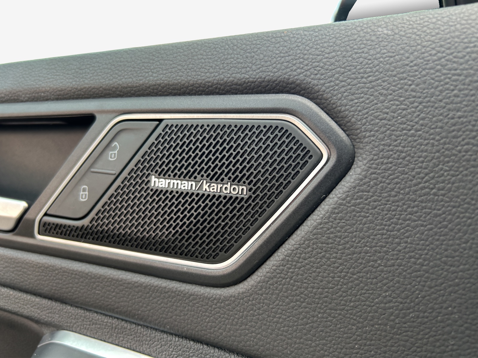 VW Tiguan 2.0TSI R-Line 4Motion DSG-image-15