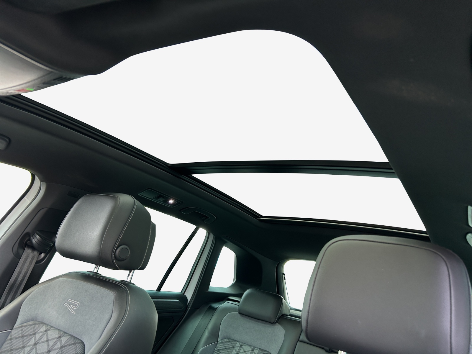 VW Tiguan 2.0TSI R-Line 4Motion DSG-image-14