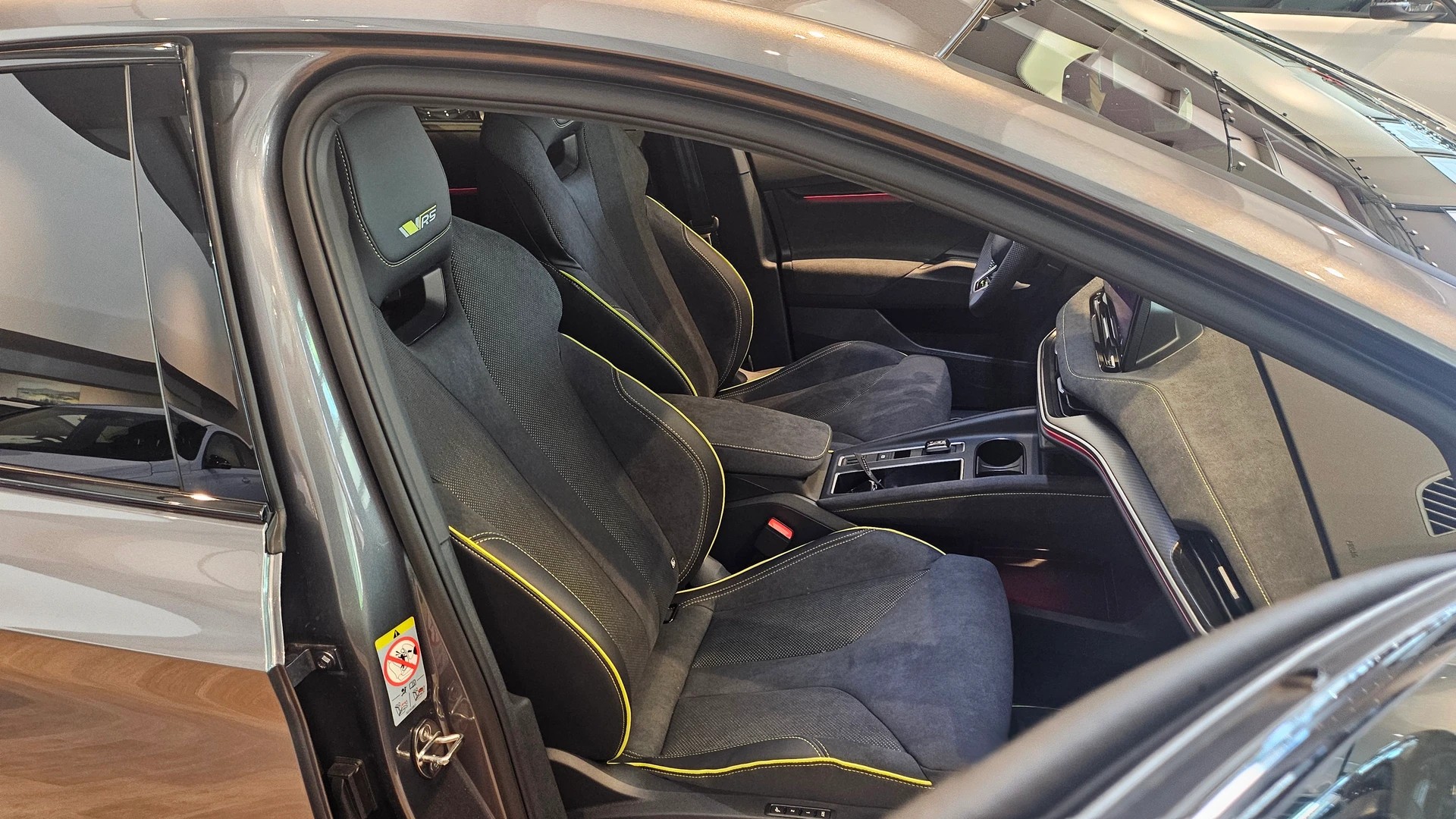 SKODA Elroq RS 4x4-image-4