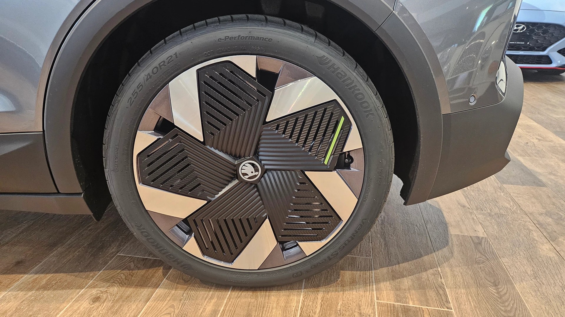 SKODA Elroq RS 4x4-image-22