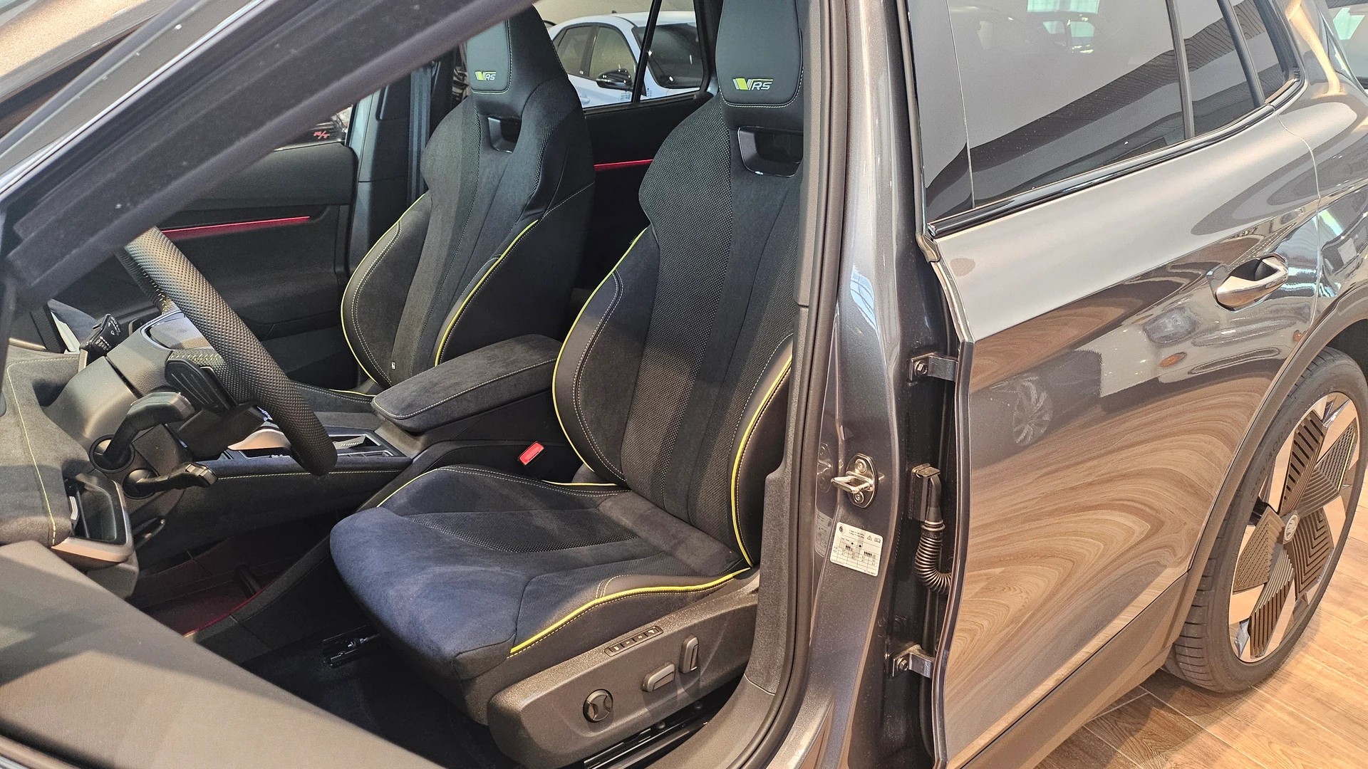 SKODA Elroq RS 4x4-image-7