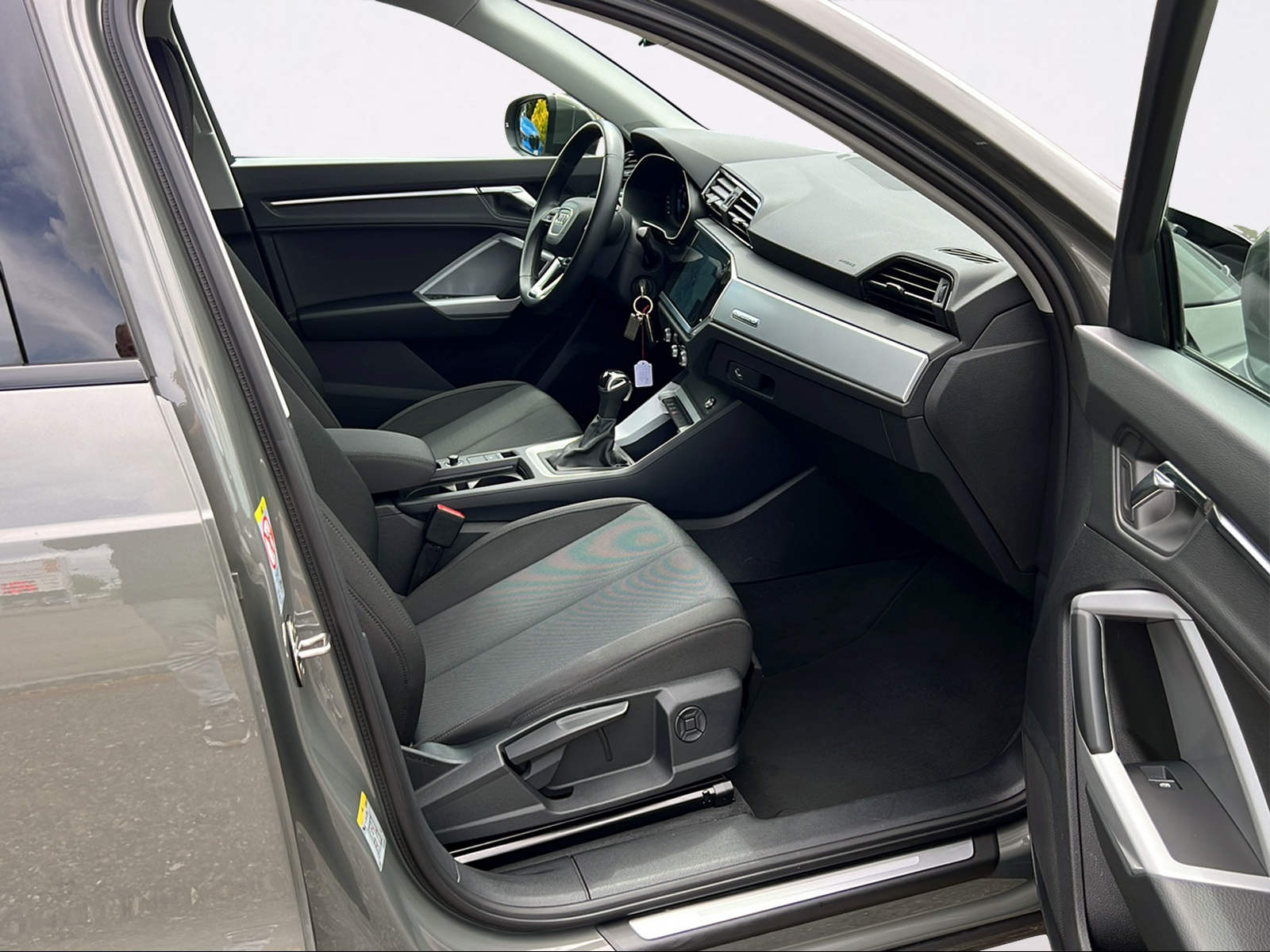 AUDI Q3 40 TFSI advanced quattro S-tronic-image-2