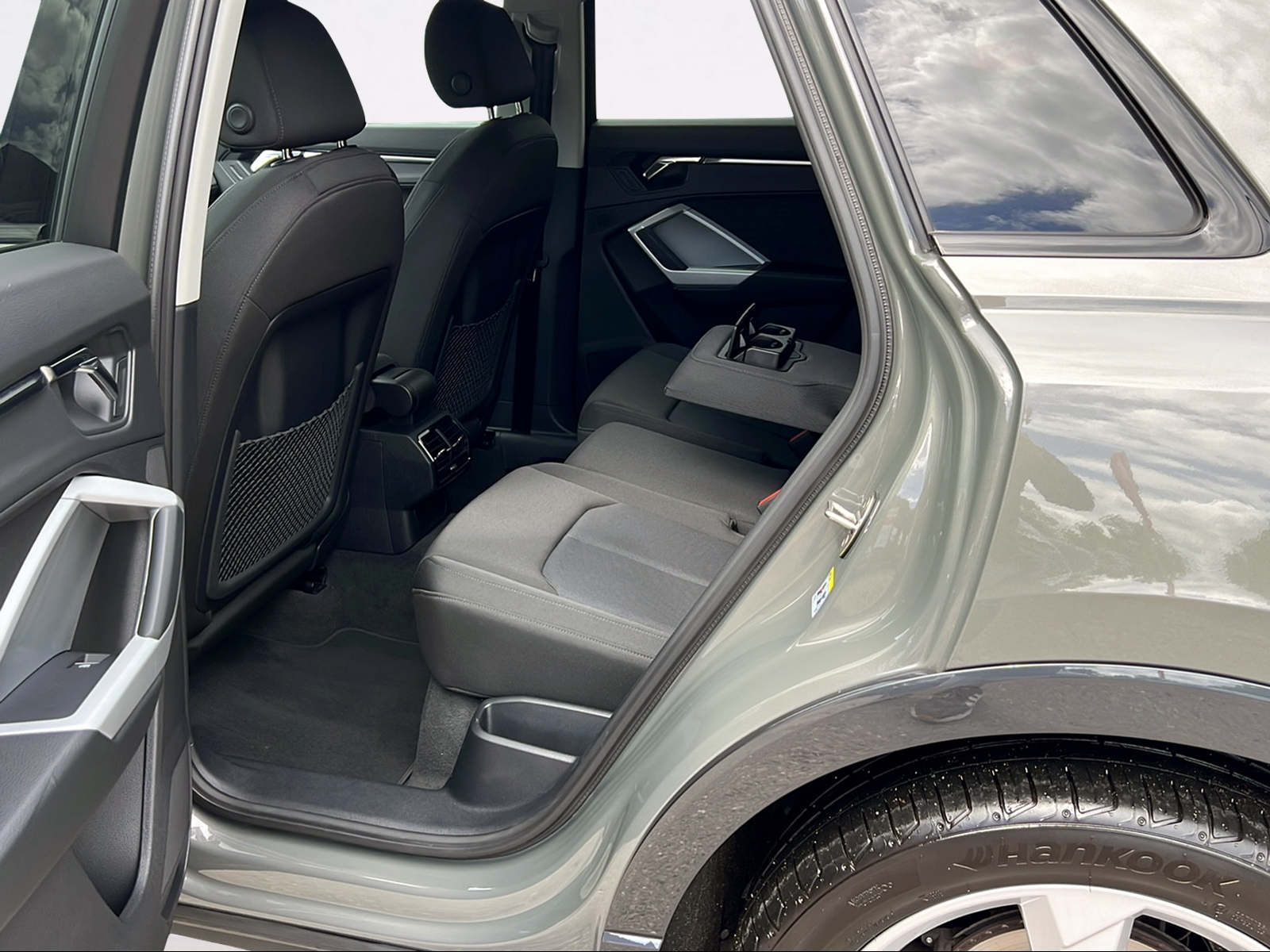 AUDI Q3 40 TFSI advanced quattro S-tronic-image-8