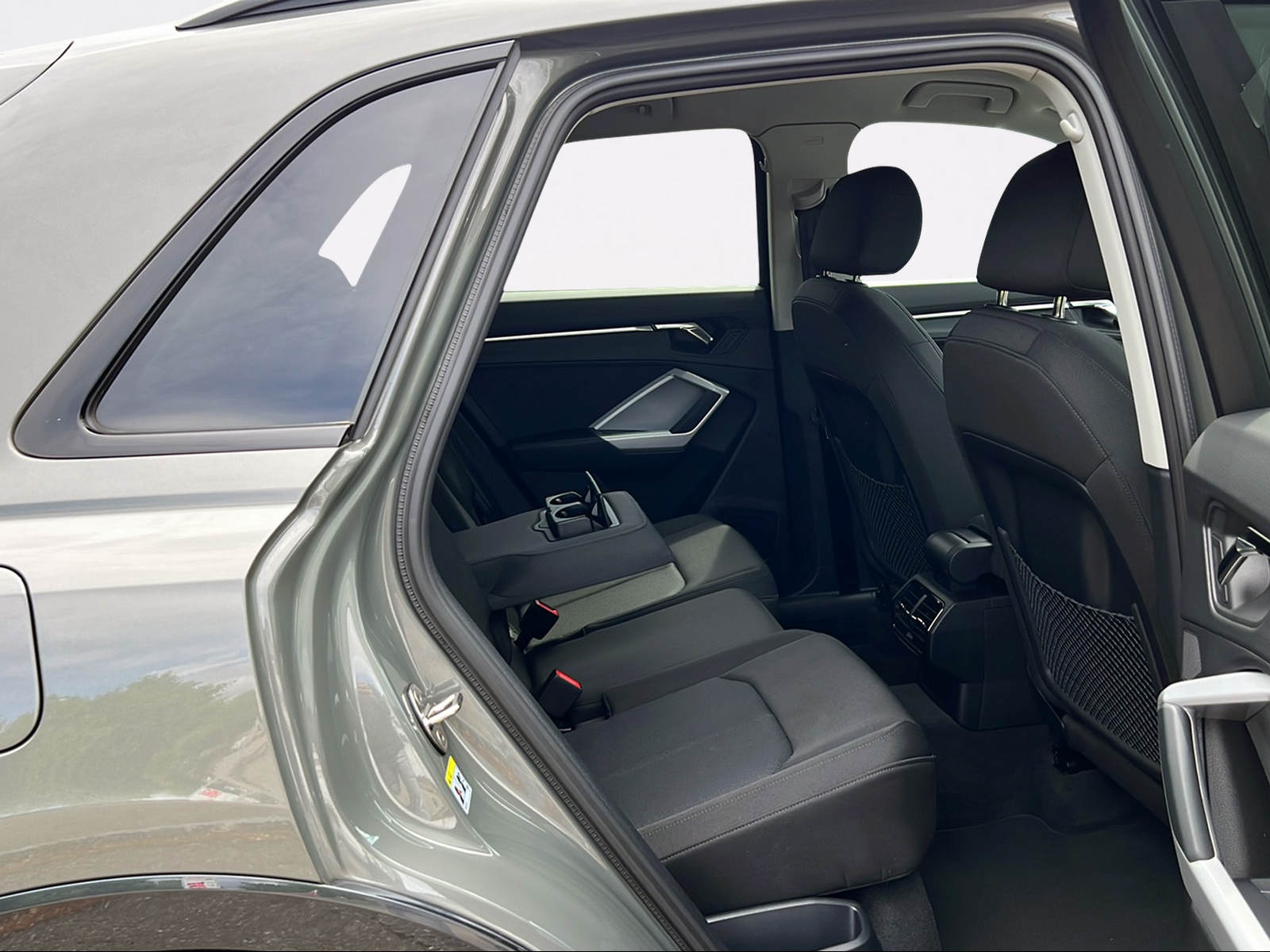 AUDI Q3 40 TFSI advanced quattro S-tronic-image-4