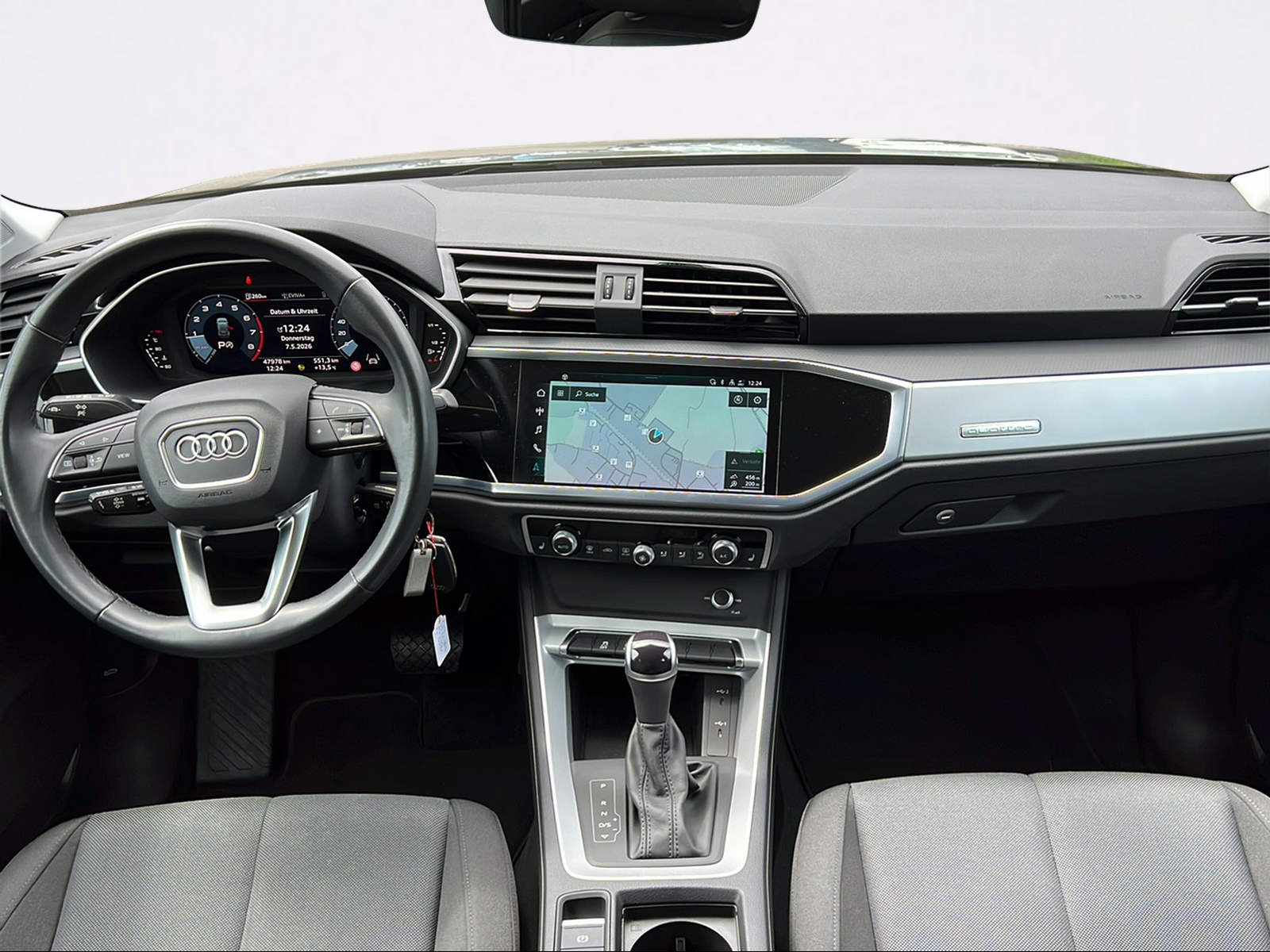 AUDI Q3 40 TFSI advanced quattro S-tronic-image-3