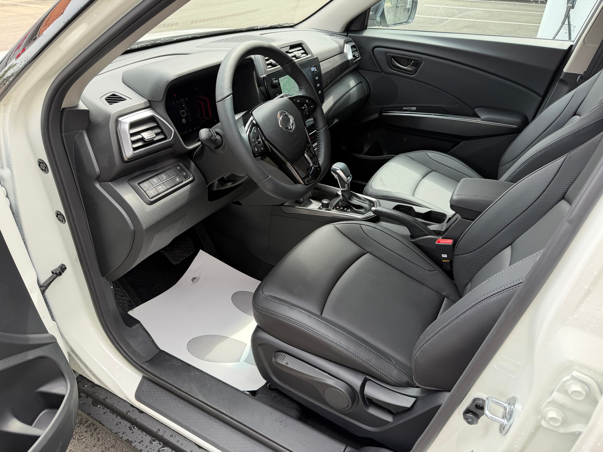 KGM-SsangYong Tivoli 1.5 T GDI Platinum 4WD Automat-image-9