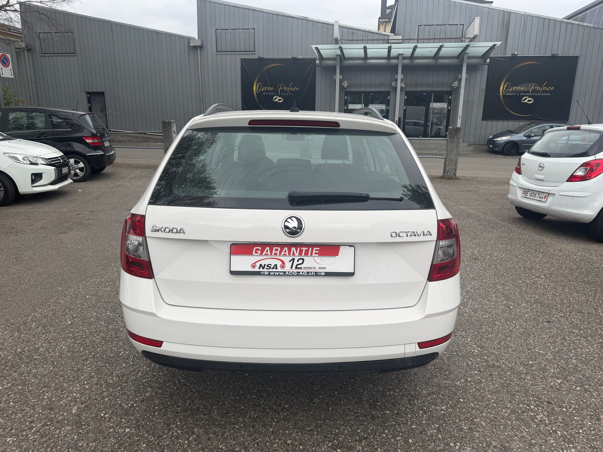 SKODA Octavia Combi 1.6 TDI Ambition DSG * Gr-Navi * Klima-auto * Tempomat * PDC V&H * Sitzheizung * Frisch Ab MFK-image-5