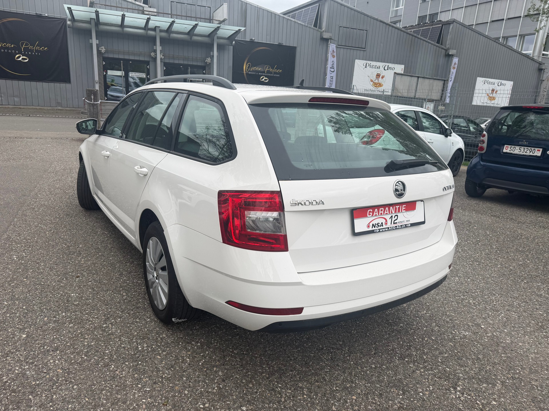 SKODA Octavia Combi 1.6 TDI Ambition DSG * Gr-Navi * Klima-auto * Tempomat * PDC V&H * Sitzheizung * Frisch Ab MFK-image-6