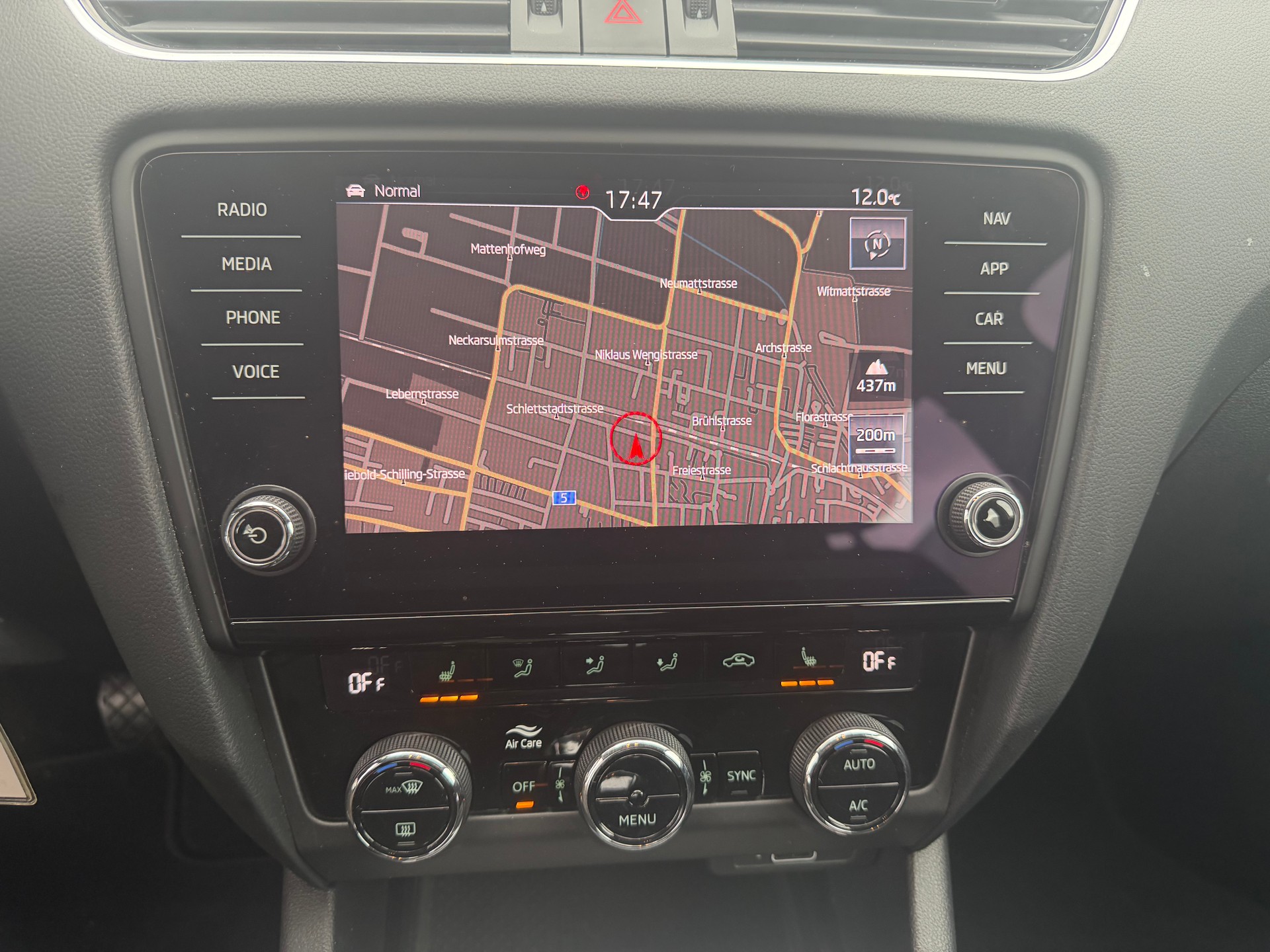 SKODA Octavia Combi 1.6 TDI Ambition DSG * Gr-Navi * Klima-auto * Tempomat * PDC V&H * Sitzheizung * Frisch Ab MFK-image-10