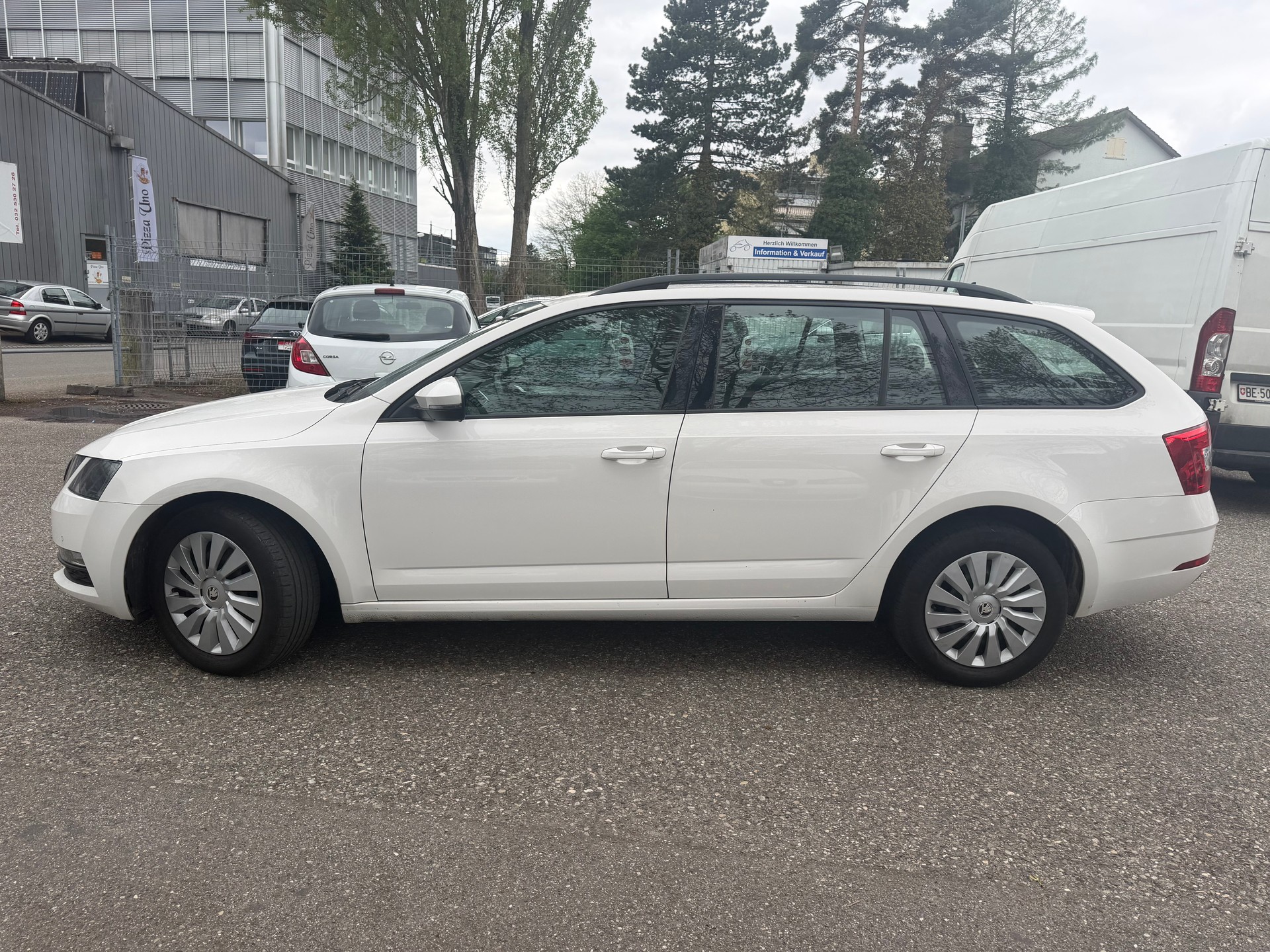 SKODA Octavia Combi 1.6 TDI Ambition DSG * Gr-Navi * Klima-auto * Tempomat * PDC V&H * Sitzheizung * Frisch Ab MFK-image-8