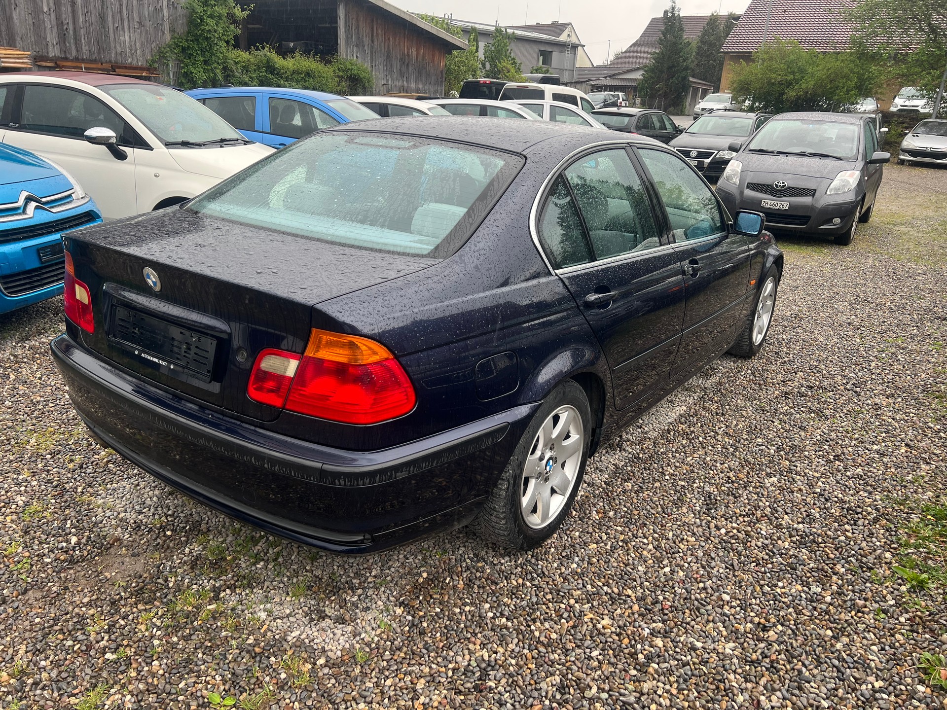 BMW 323i-image-5