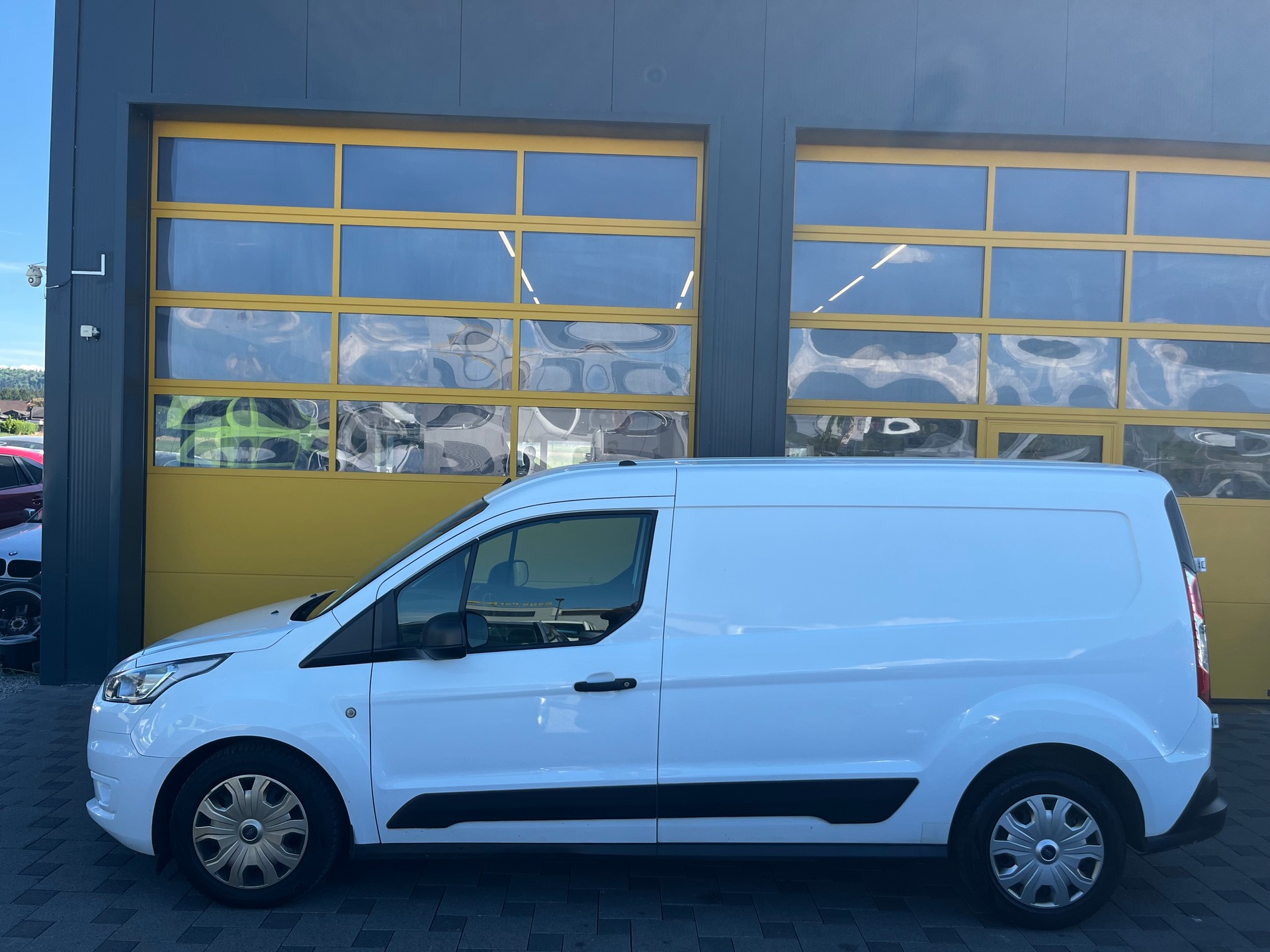 FORD Transit Connect Van T230 1.5 Eco Blue Ambiente A-image-3