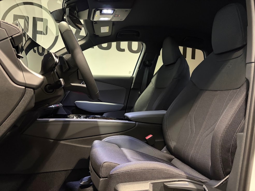 AUDI Q3 SUV TDI quattro 142 kW S tronic-image-3