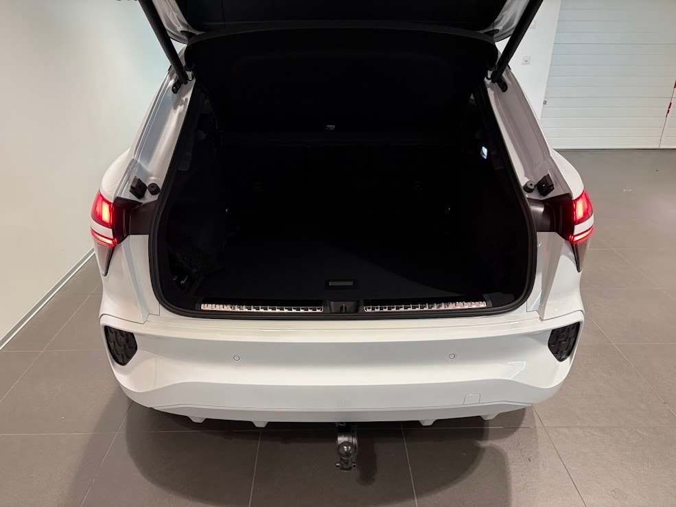 AUDI Q3 SUV TDI quattro 142 kW S tronic-image-12