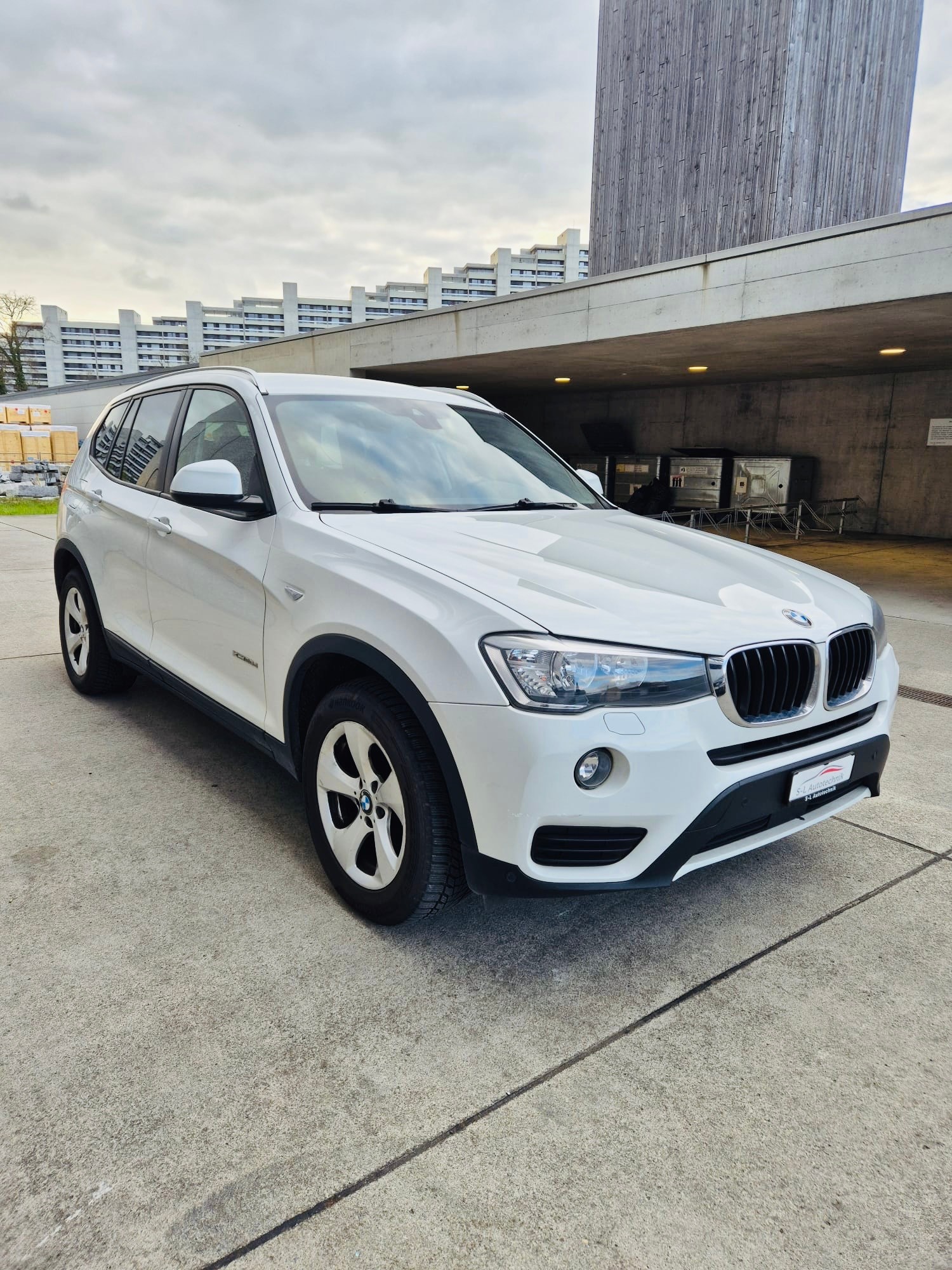 BMW X3 xDrive 20d xLine Steptronic-showroom-element-2