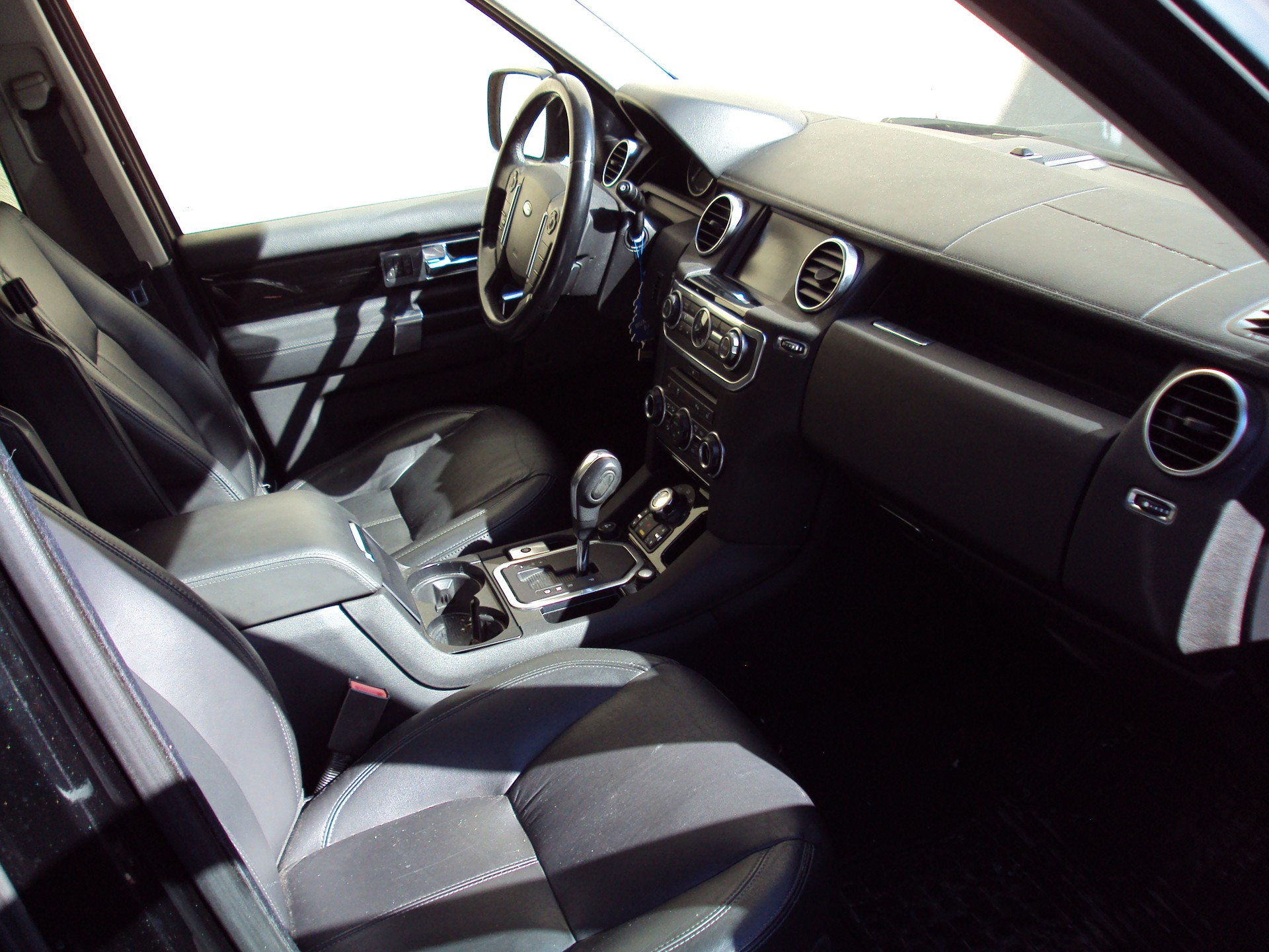 LAND ROVER Discovery 3.0 TDV6 HSE Automatic-image-2