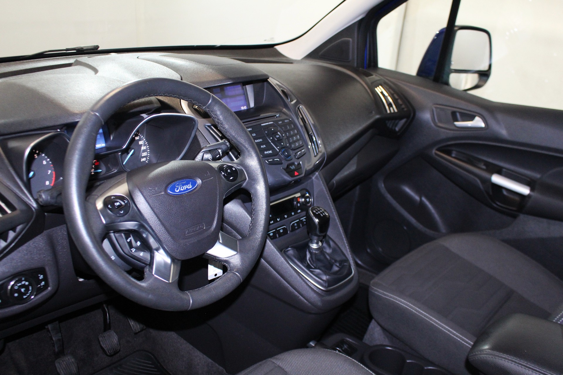 FORD Tourneo Connect 1.0 EcoB 100 Titanium-image-11