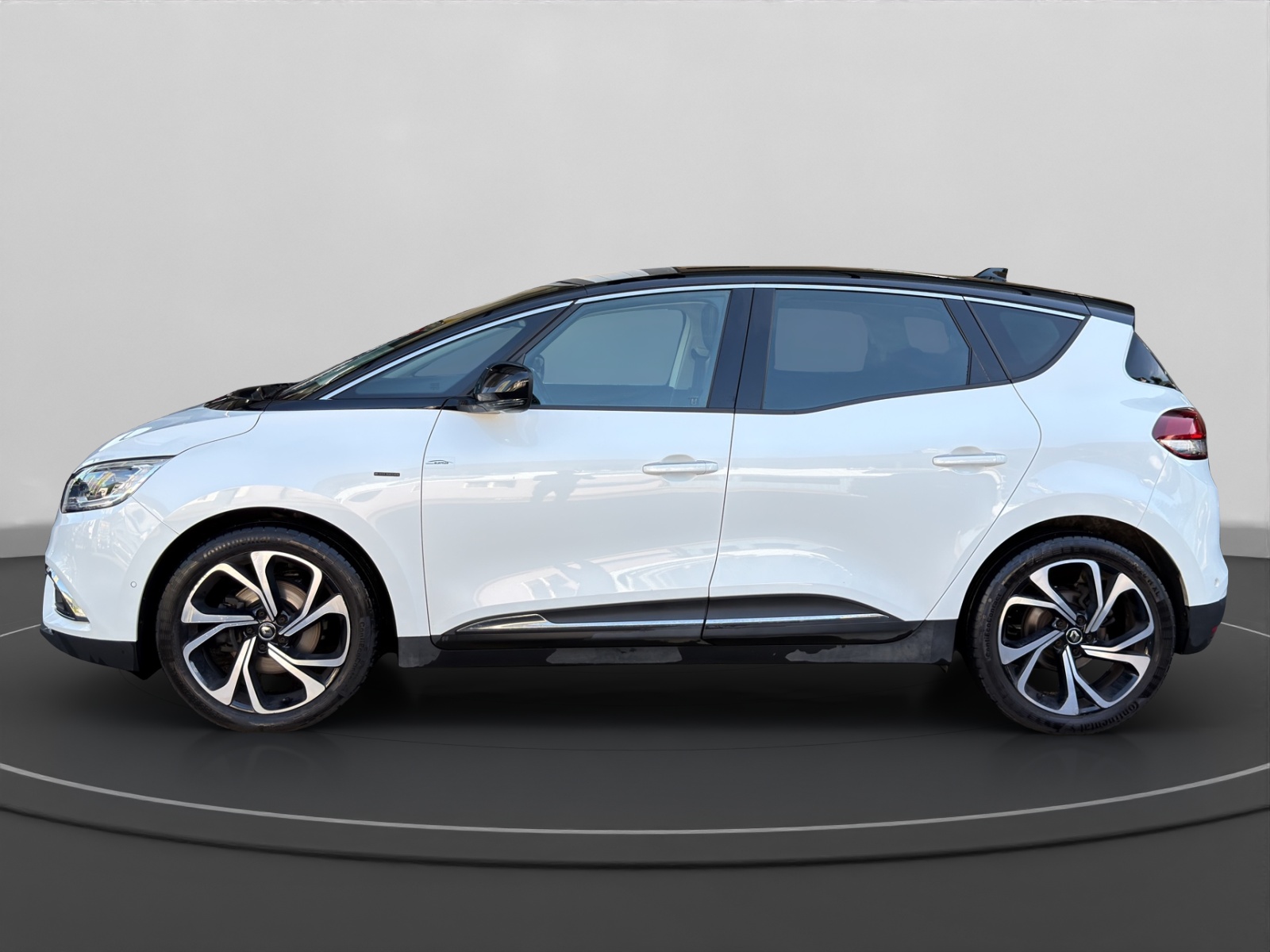 RENAULT Scénic 1.3 TCe 160 Black Edition EDC-image-1