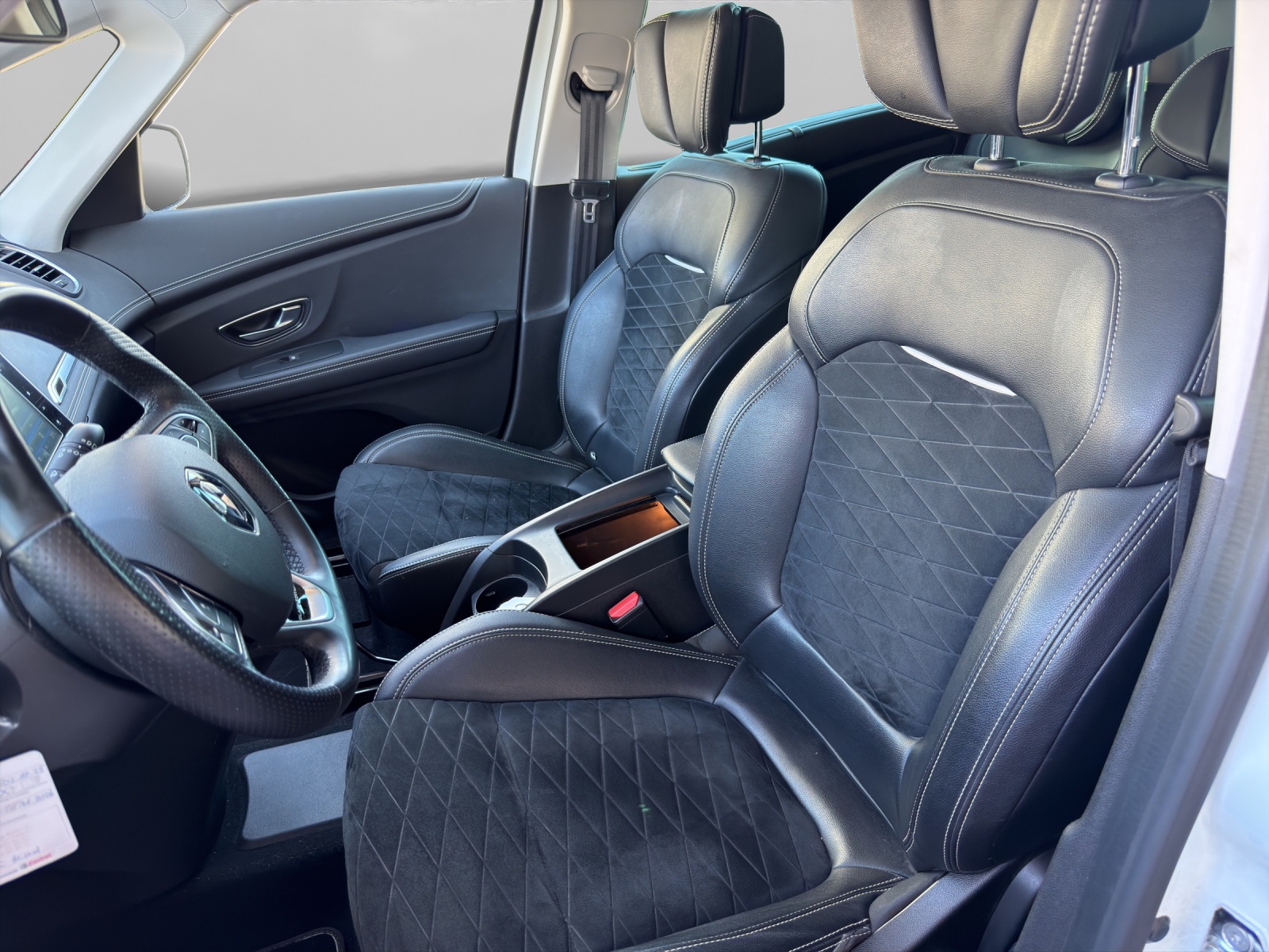 RENAULT Scénic 1.3 TCe 160 Black Edition EDC-image-7