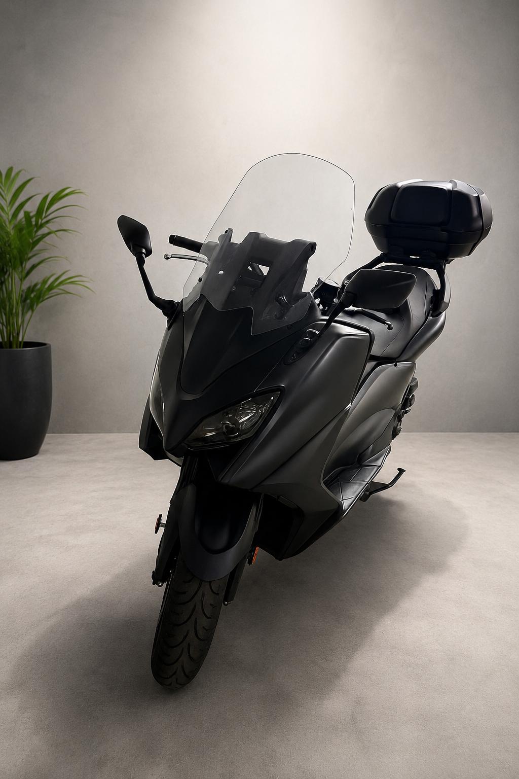 YAMAHA T-MAX 560-showroom-element-1