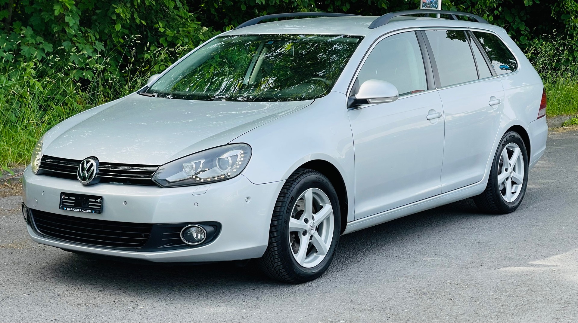 VW Golf Variant 1.6 TDI Trendline 4Motion-image-1