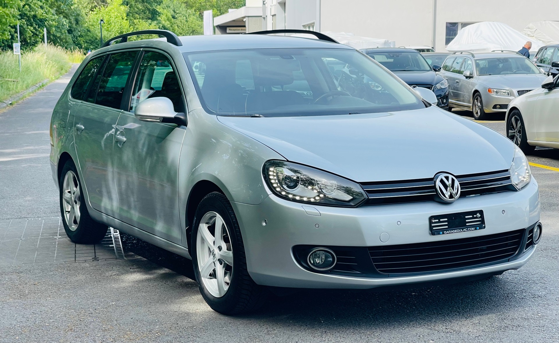 VW Golf Variant 1.6 TDI Trendline 4Motion-image-2