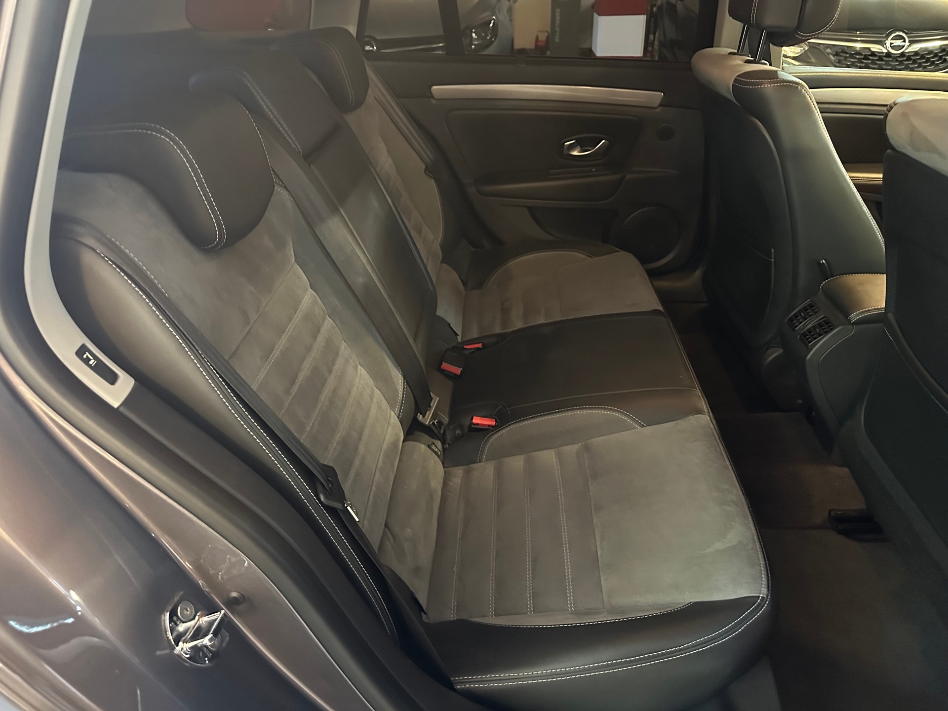RENAULT Laguna Grandtour 2.0 dCi Dynamique Automatic-image-8