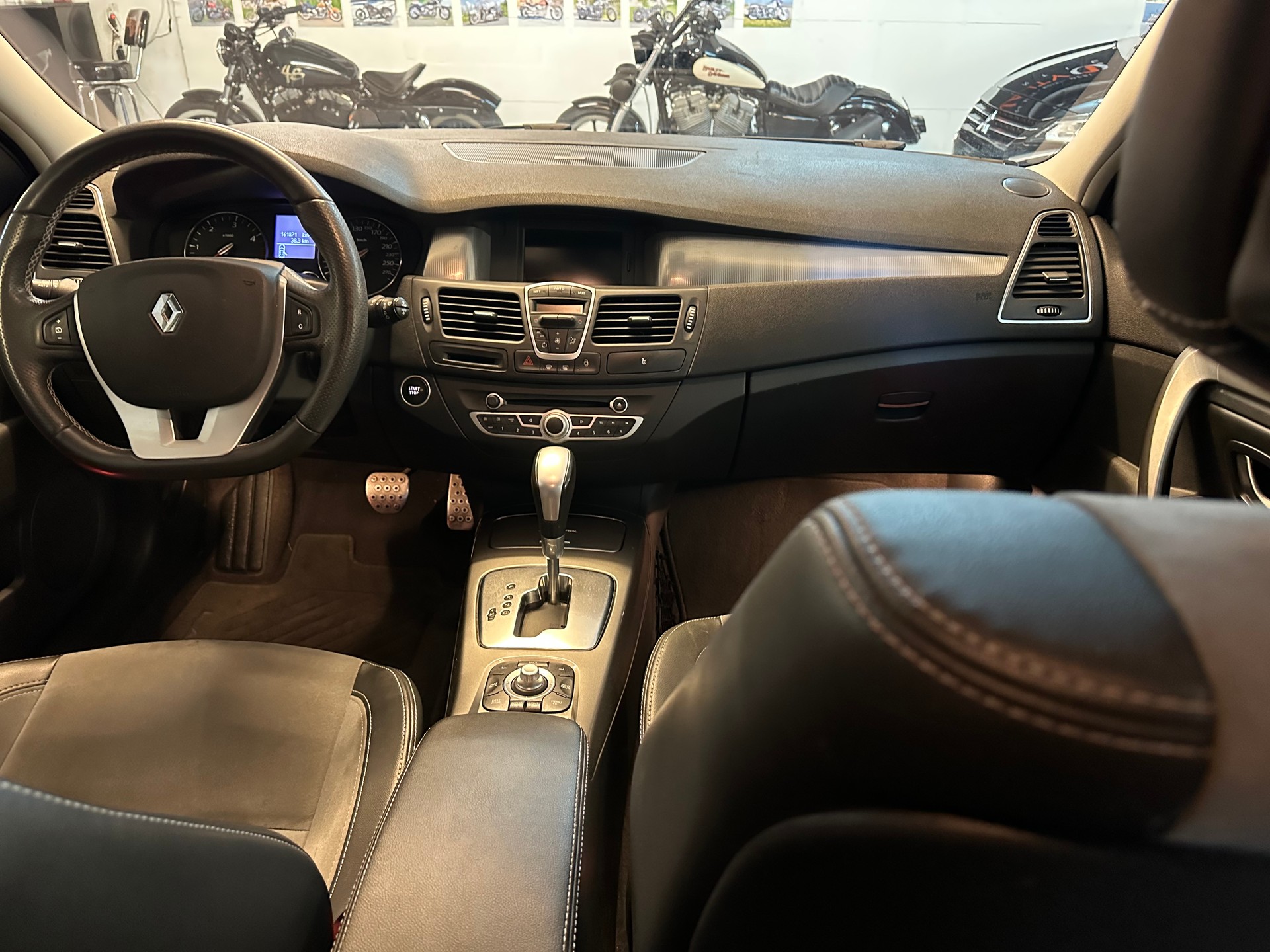 RENAULT Laguna Grandtour 2.0 dCi Dynamique Automatic-image-7