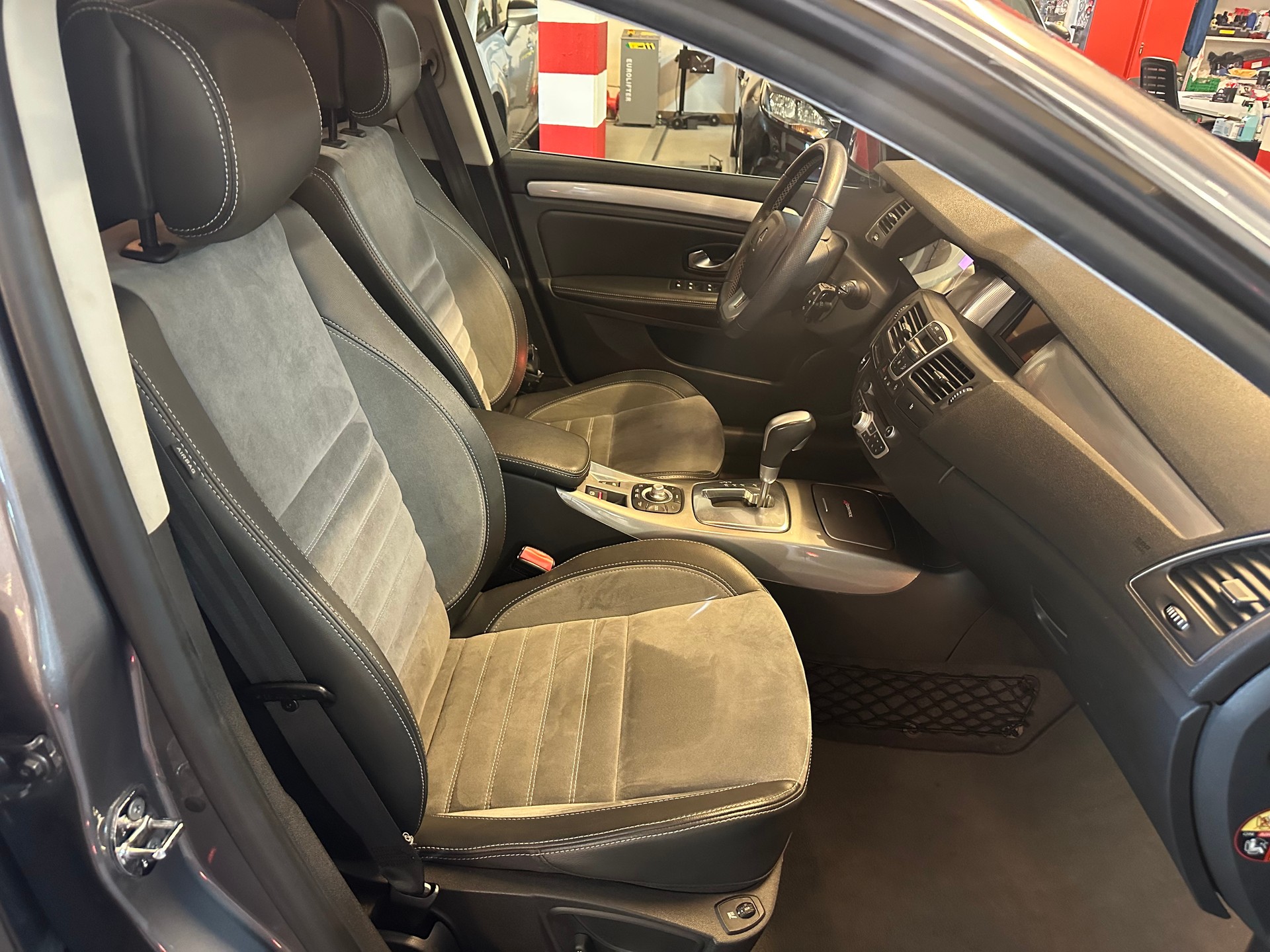 RENAULT Laguna Grandtour 2.0 dCi Dynamique Automatic-image-6