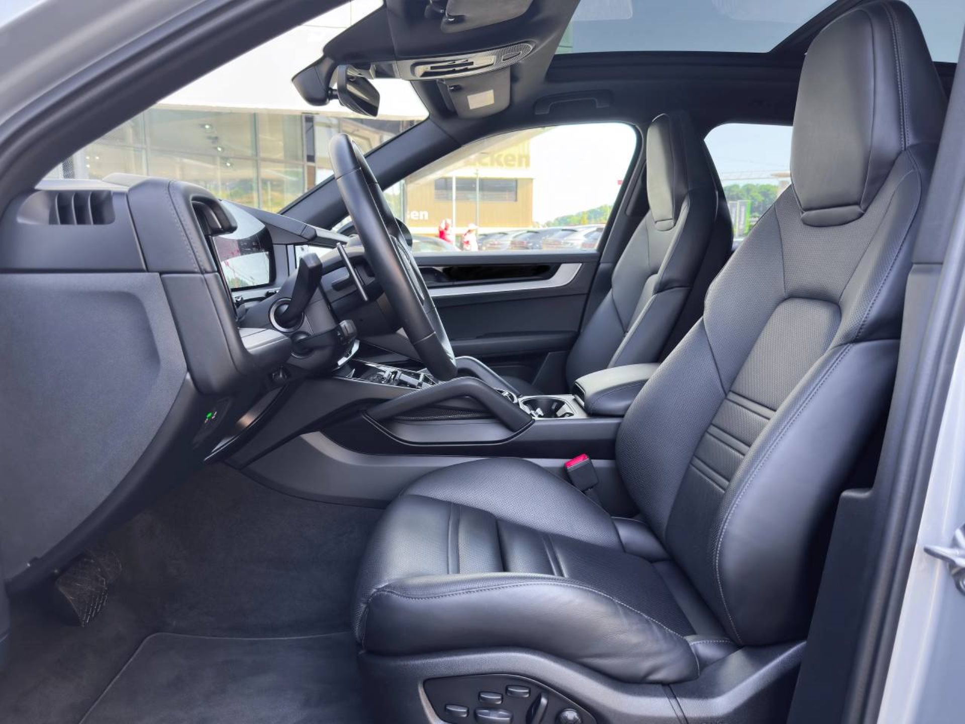 PORSCHE Cayenne E-Hybrid-image-4
