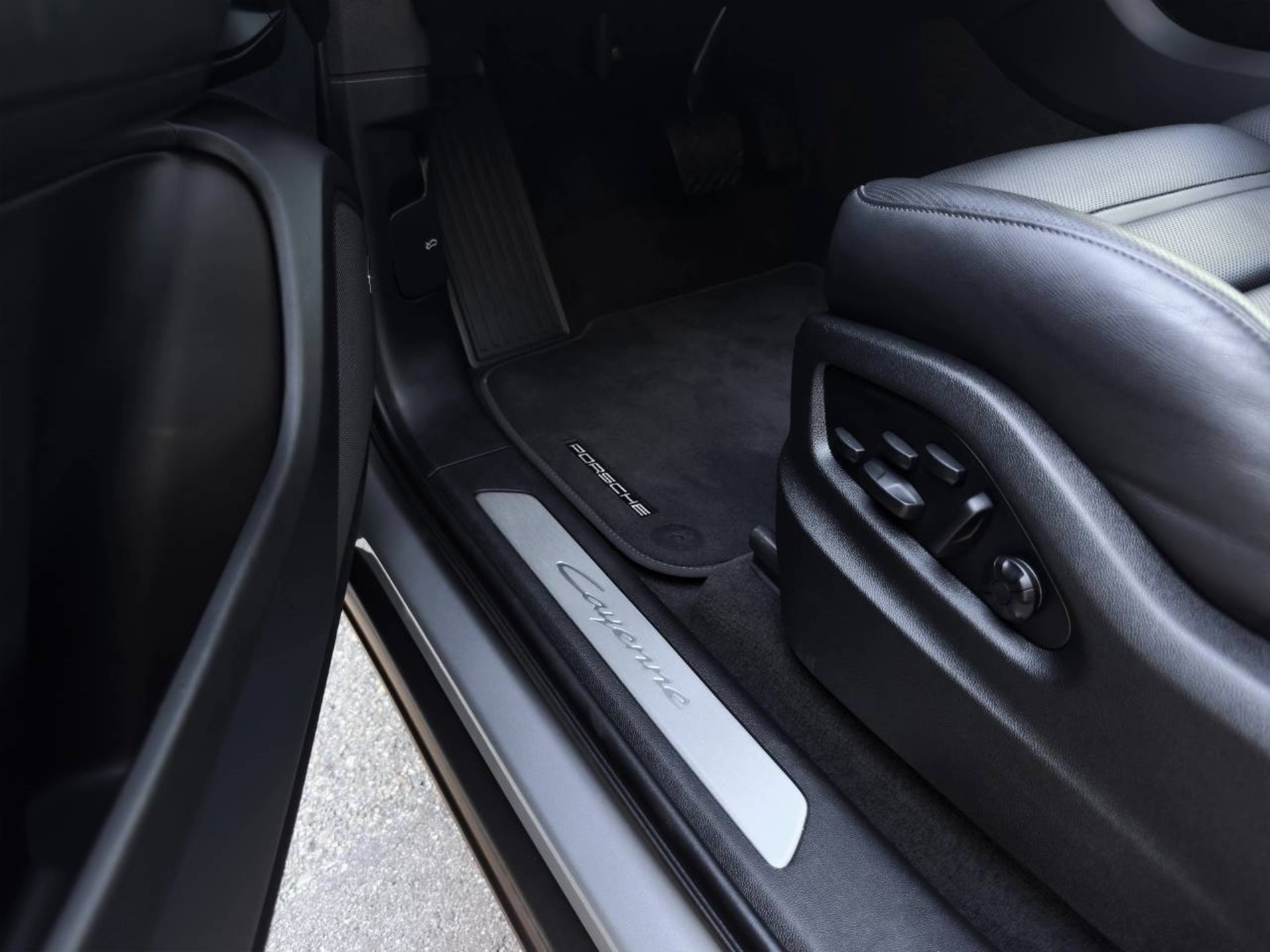PORSCHE Cayenne E-Hybrid-image-29