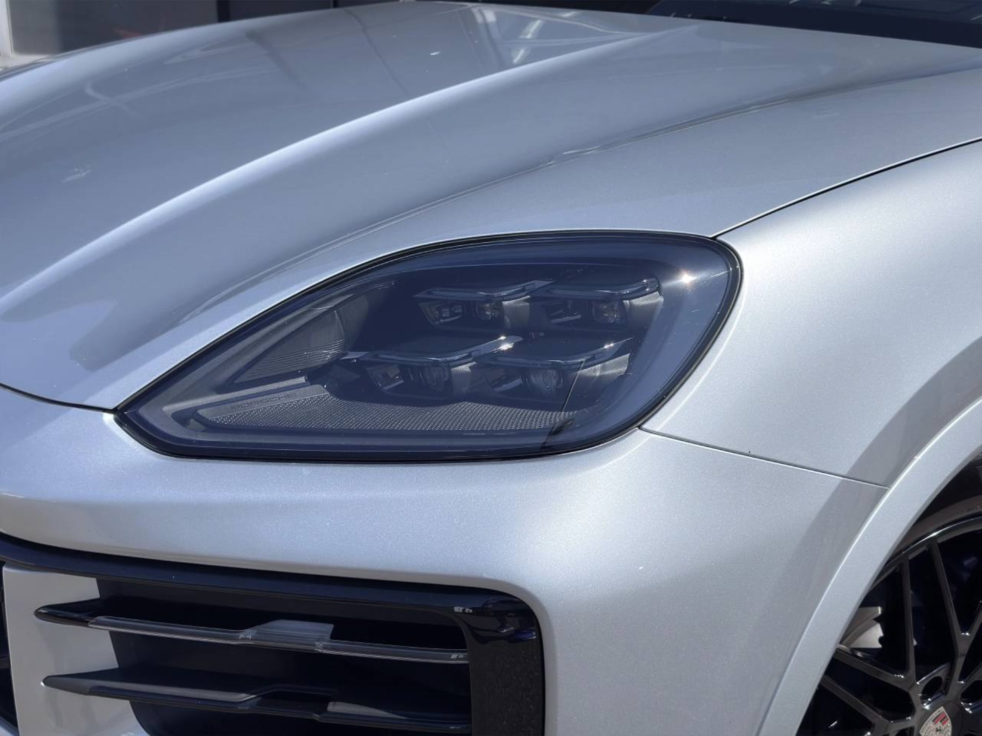 PORSCHE Cayenne E-Hybrid-image-12