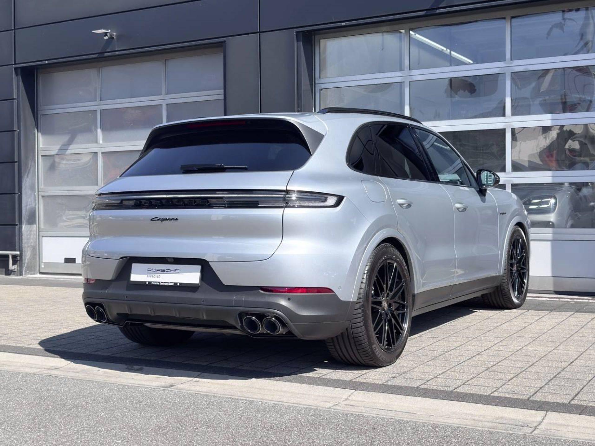 PORSCHE Cayenne E-Hybrid-image-9